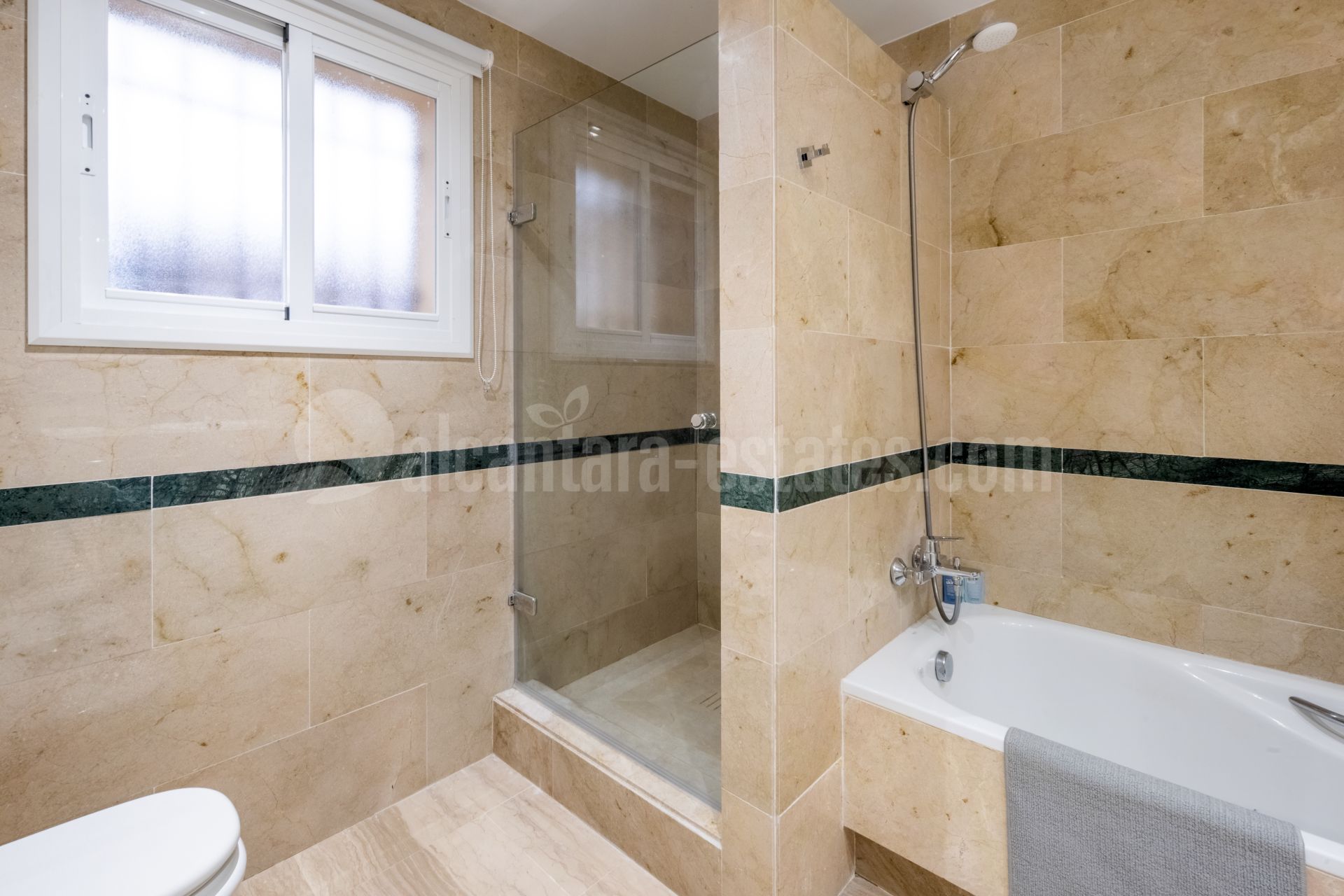 Ground Floor Apartment in Hacienda Elviria, Marbella