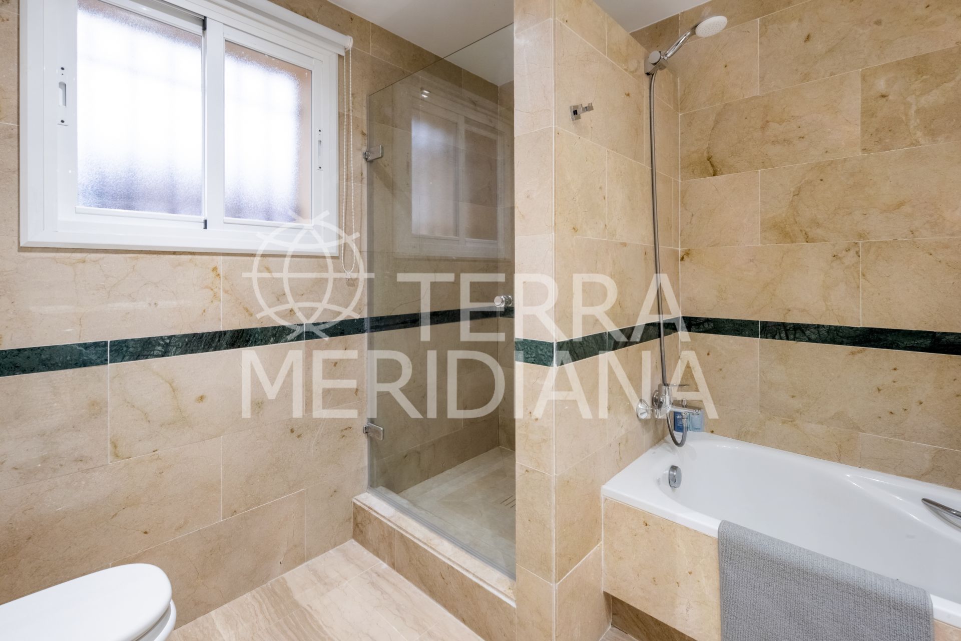 Ground Floor Apartment in Hacienda Elviria, Marbella