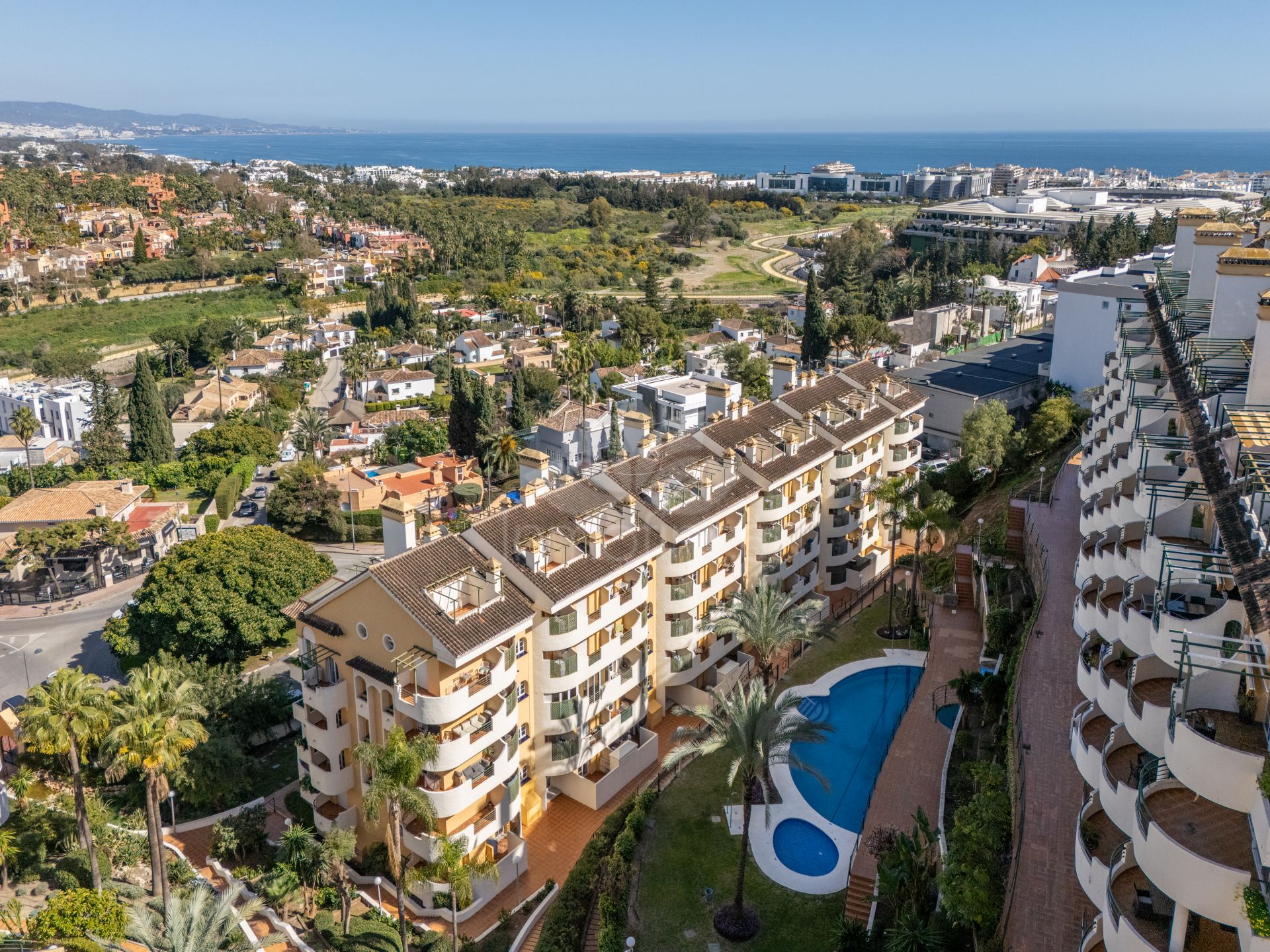 Duplex in Nueva Andalucia, Marbella