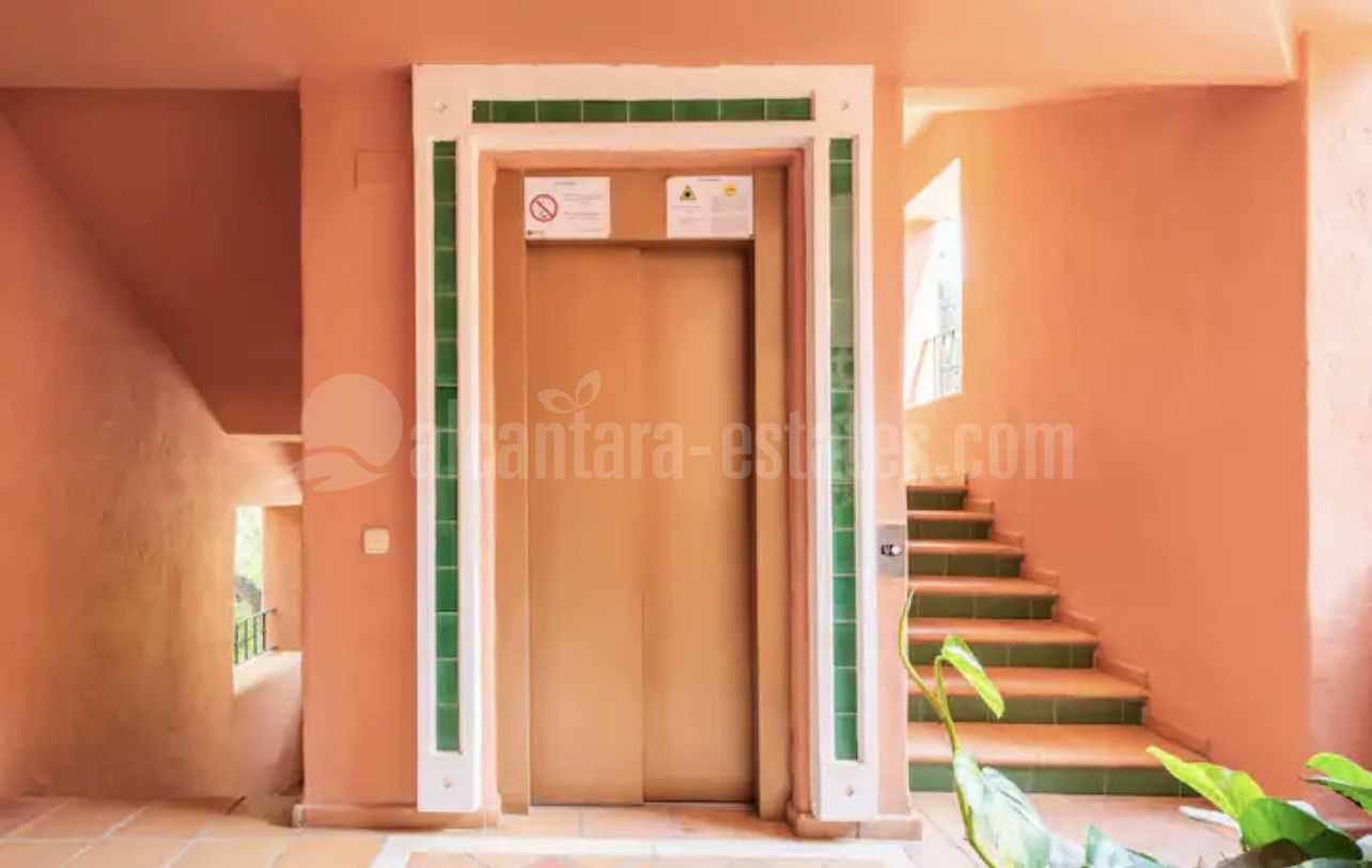 Apartment in Oasis de Marbella, Marbella