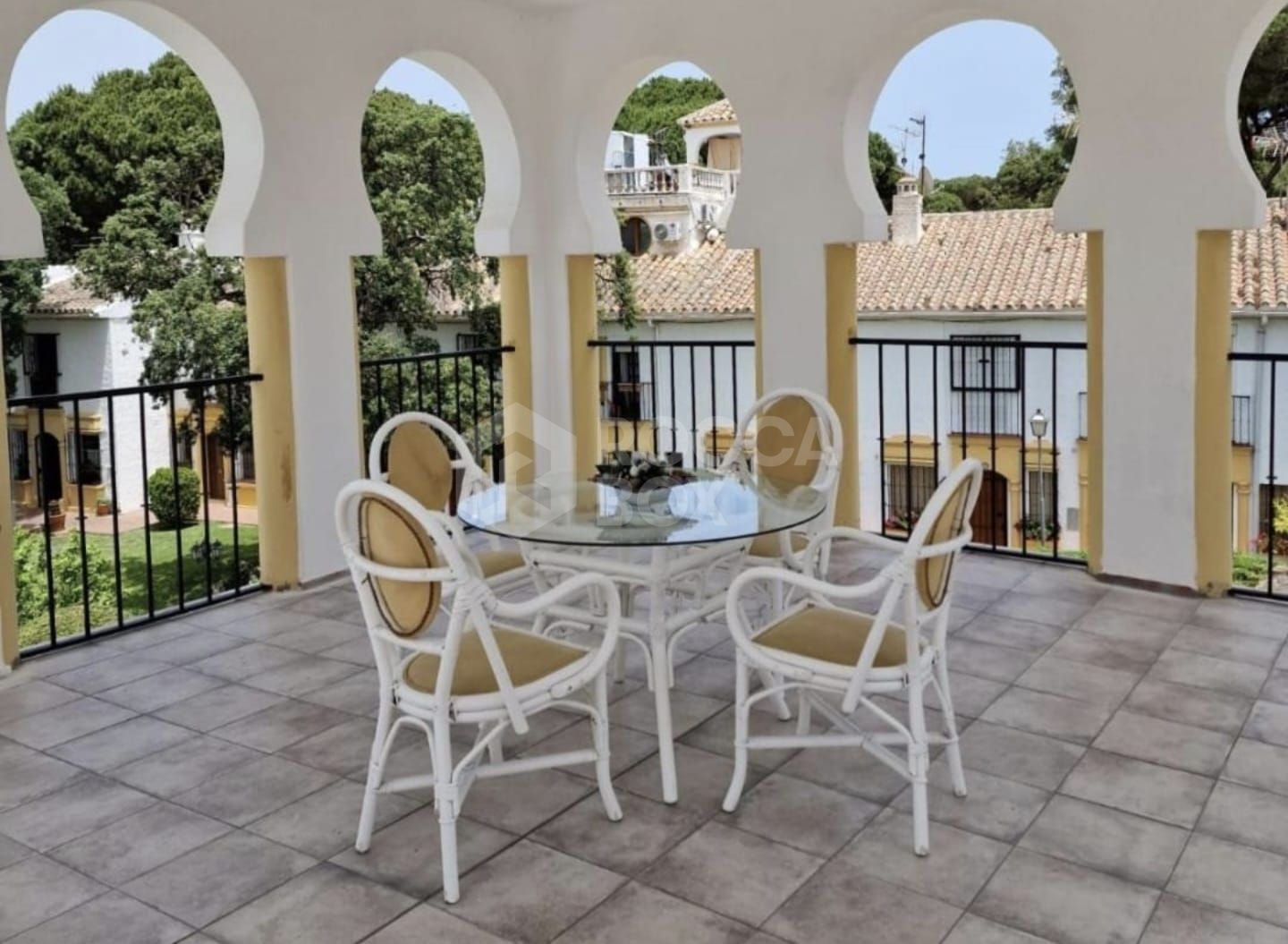 Investment Opportunity: 4 Bedroom Townhouse 15 Minutes from Marbella