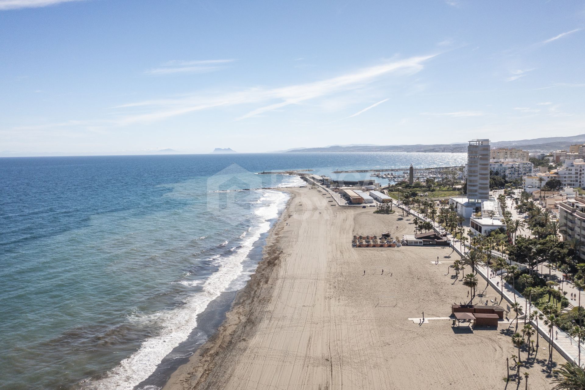 Frontline Beach Apartment in Estepona