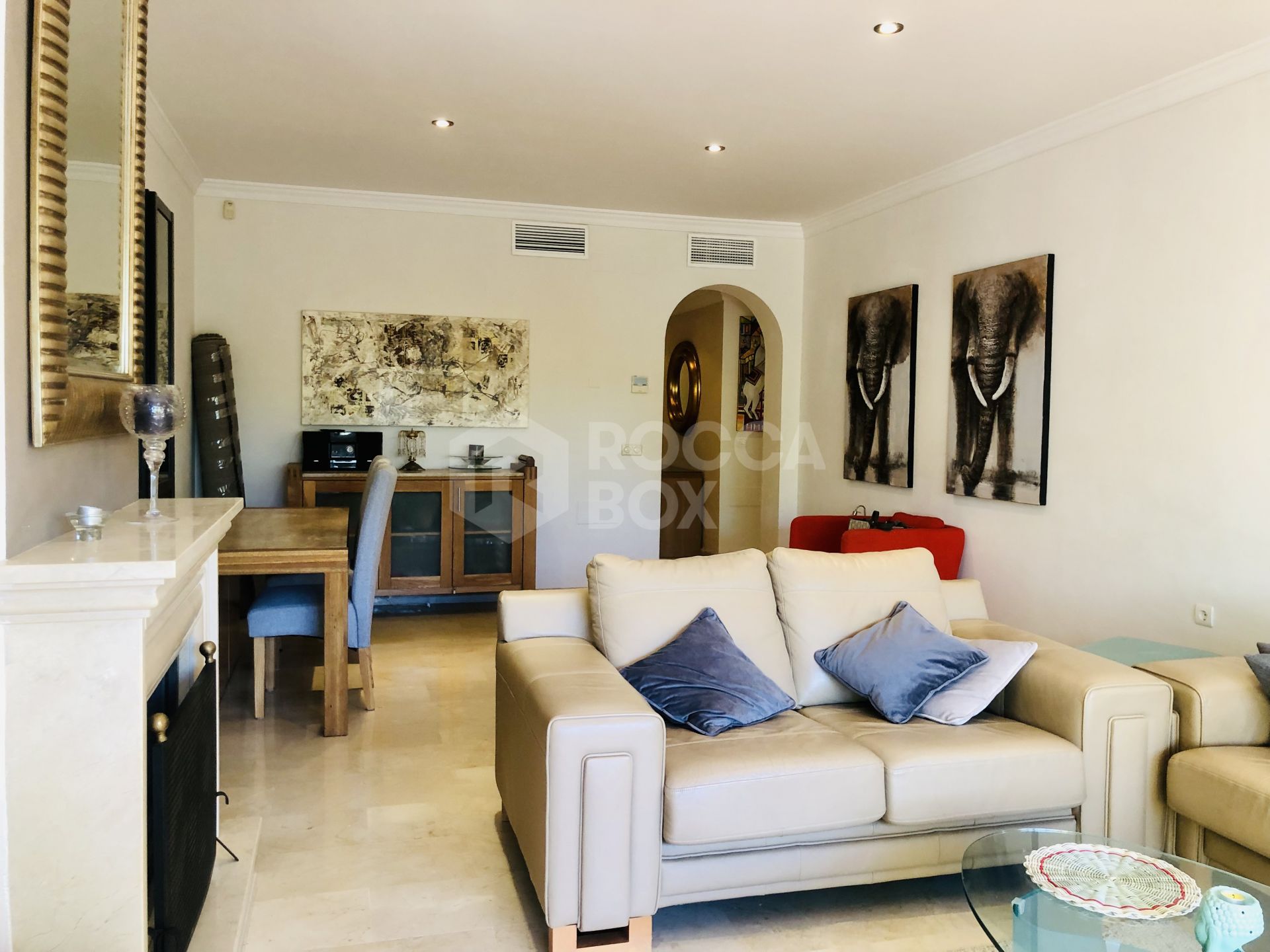 Magnificent apartment in Marbella East at a great price