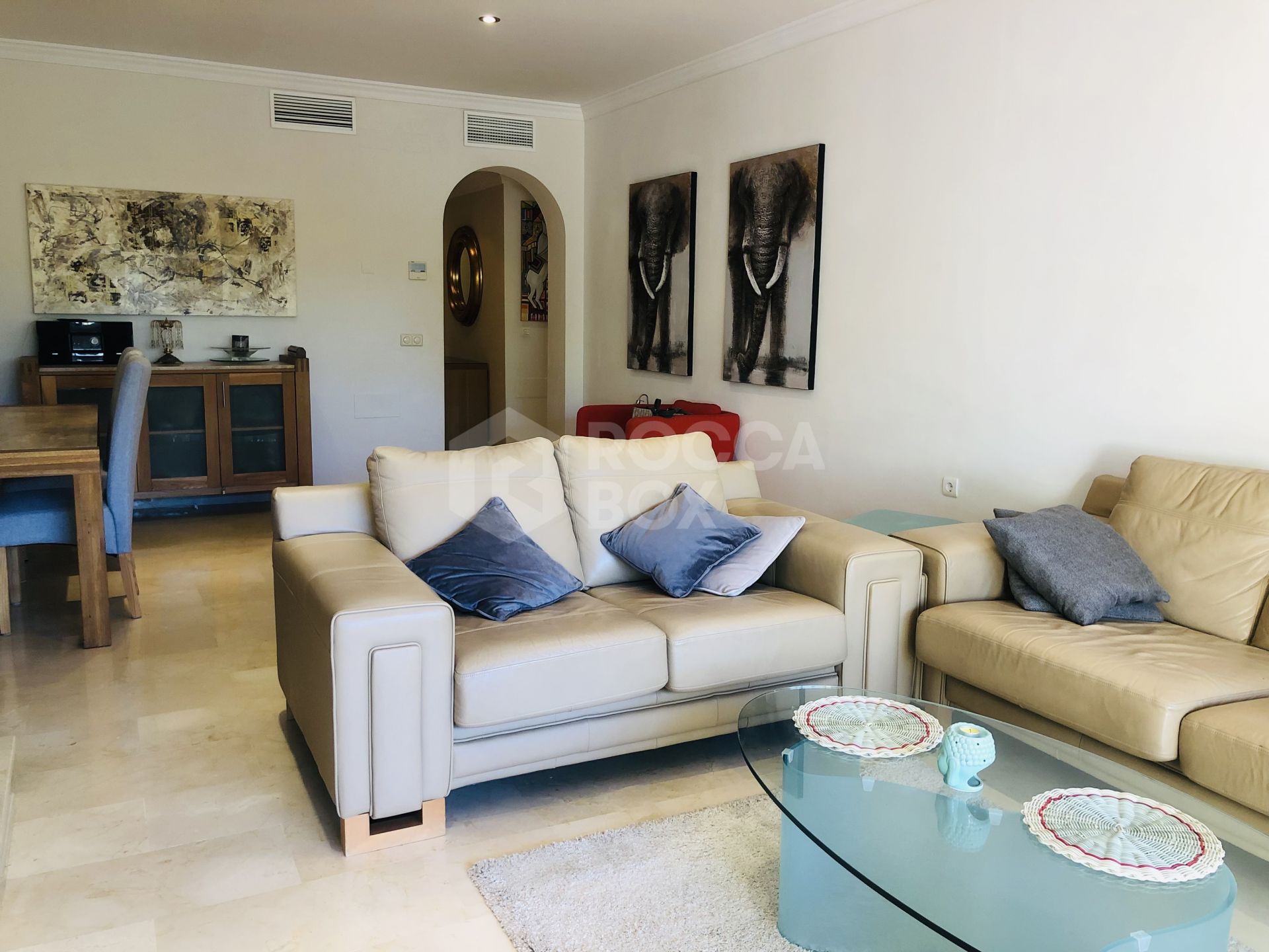 Magnificent apartment in Marbella East at a great price