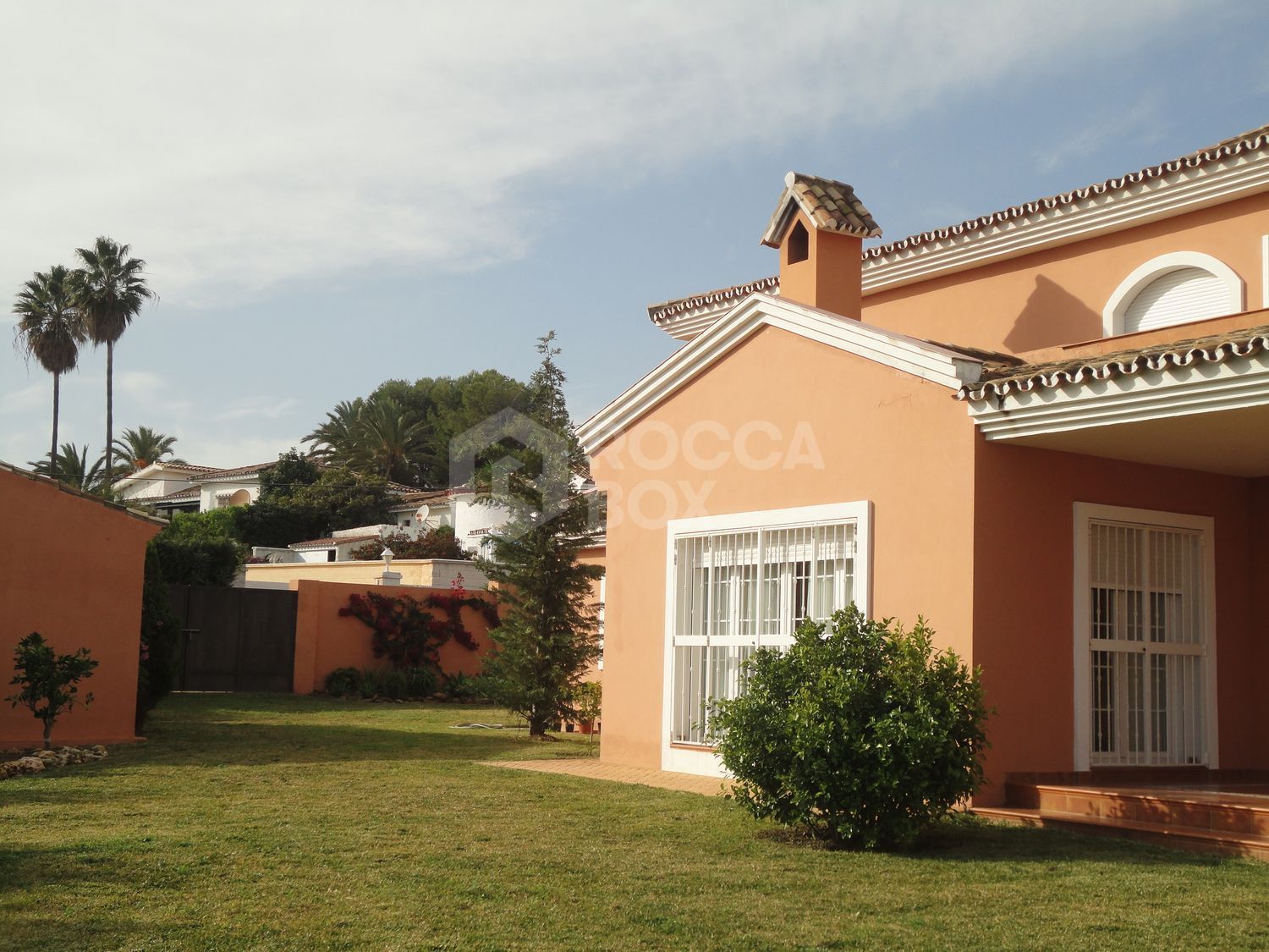 Villa for sale in Guadalobon, Estepona West