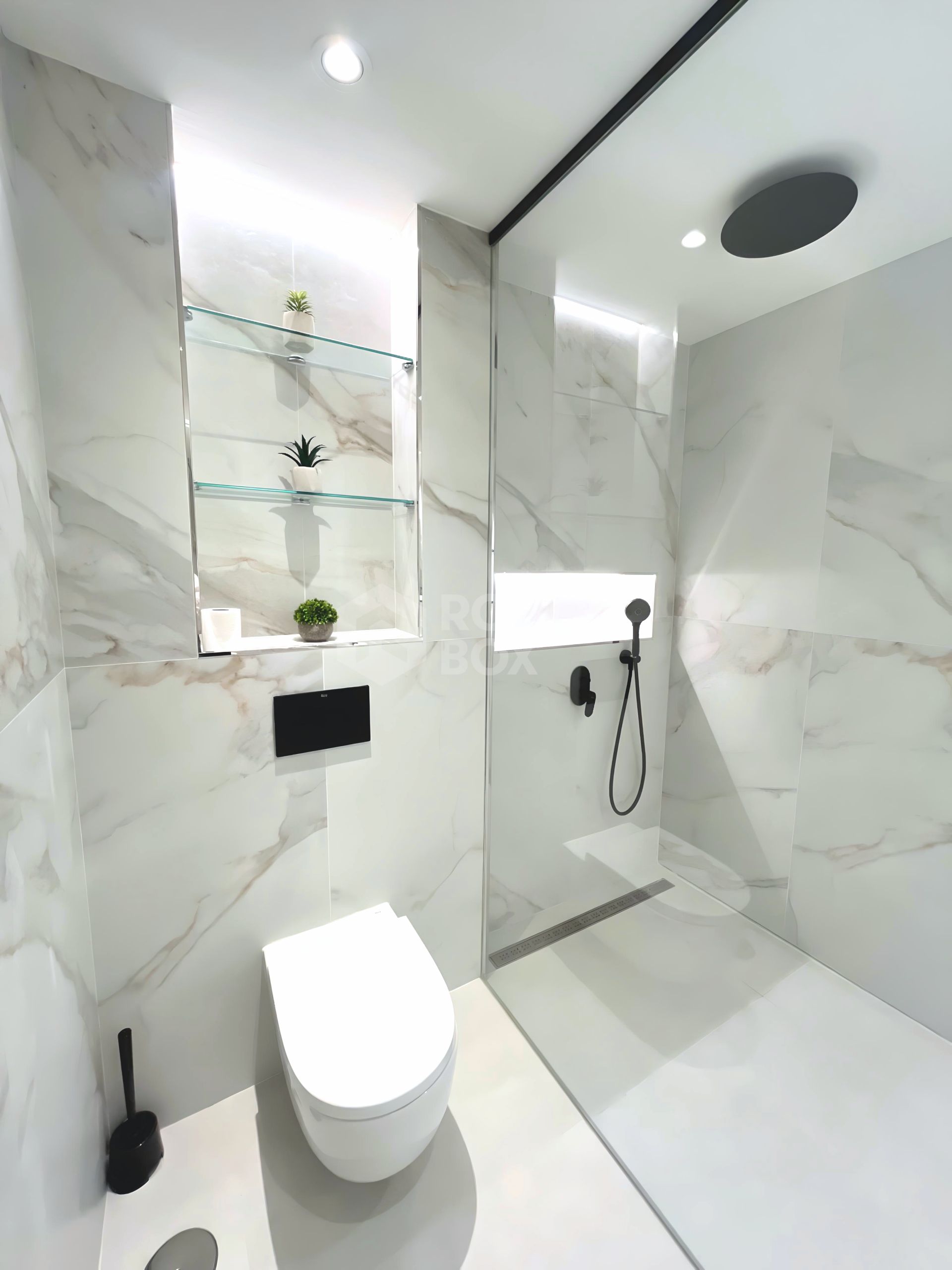 ELEGANT GROUND FLOOR RETREAT WITH PRIVATE GARDEN IN NUEVA ANDALUCÍA