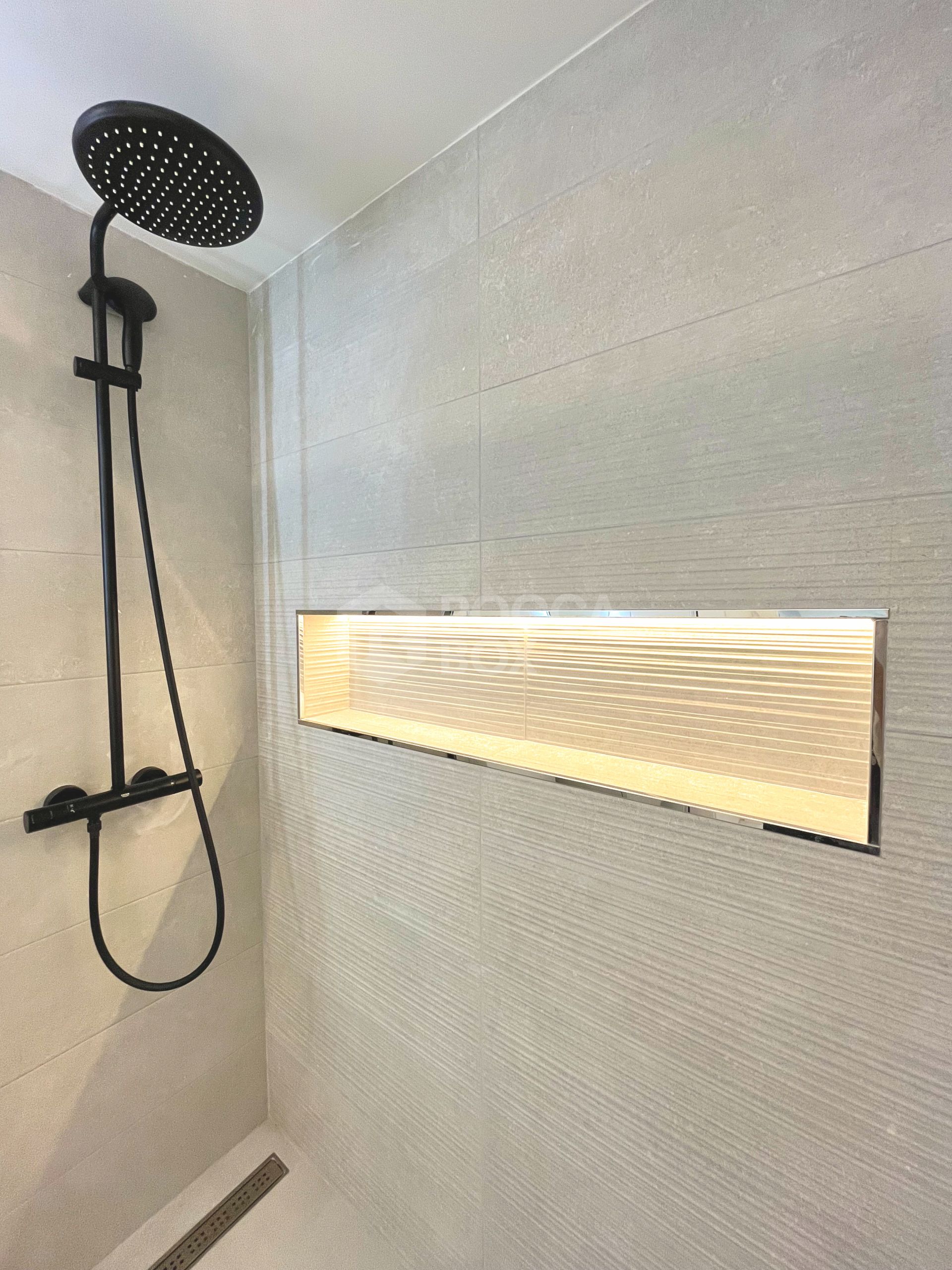 ELEGANT GROUND FLOOR RETREAT WITH PRIVATE GARDEN IN NUEVA ANDALUCÍA