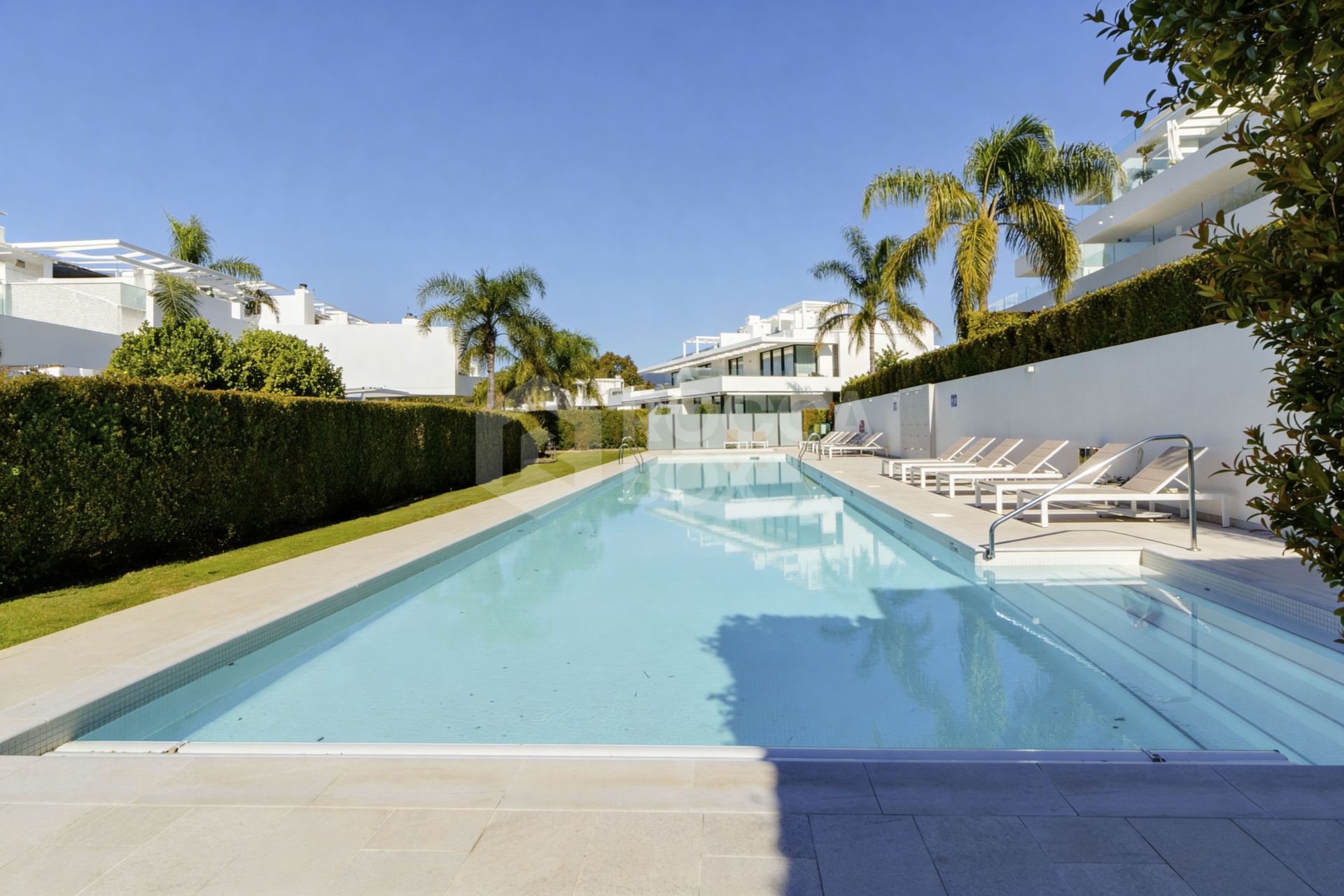 Apartment for sale in New Golden Mile, Estepona East