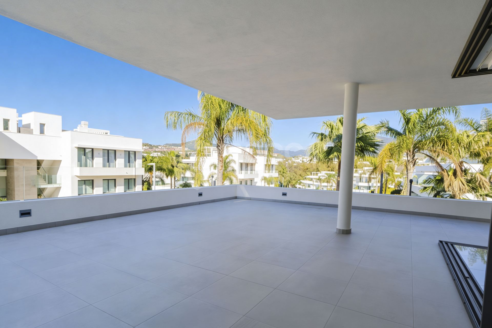 Apartment for sale in New Golden Mile, Estepona East