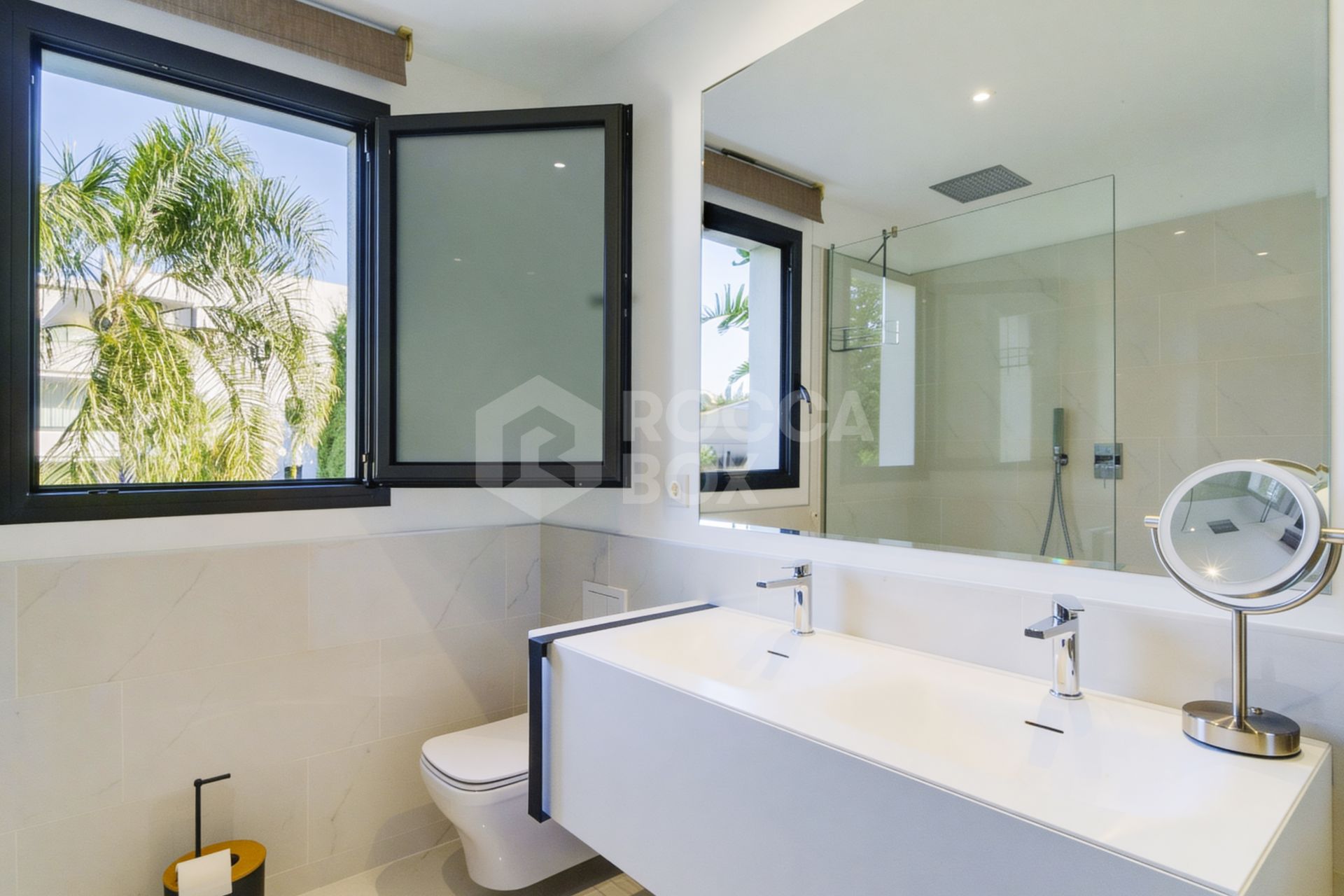 Apartment for sale in New Golden Mile, Estepona East