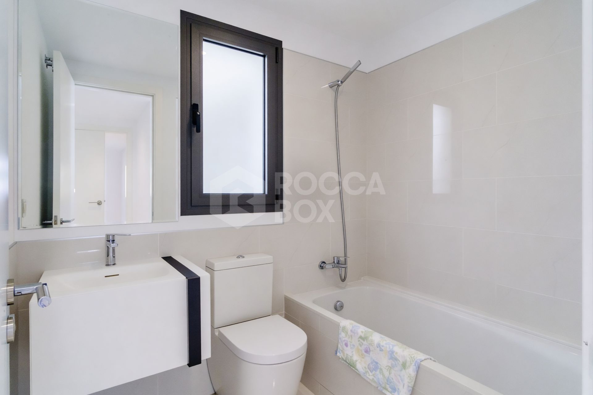 Apartment for sale in New Golden Mile, Estepona East