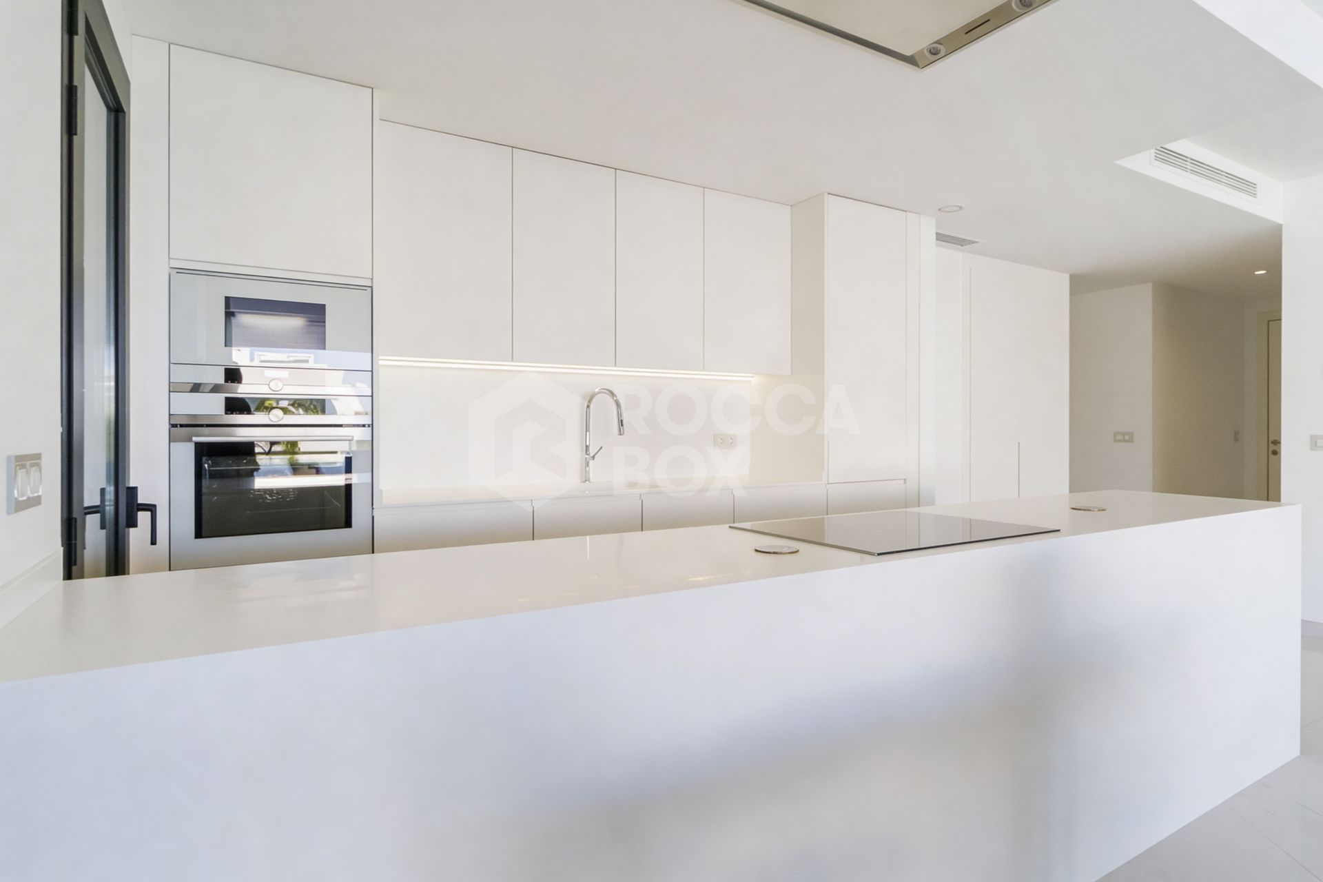 Apartment for sale in New Golden Mile, Estepona East