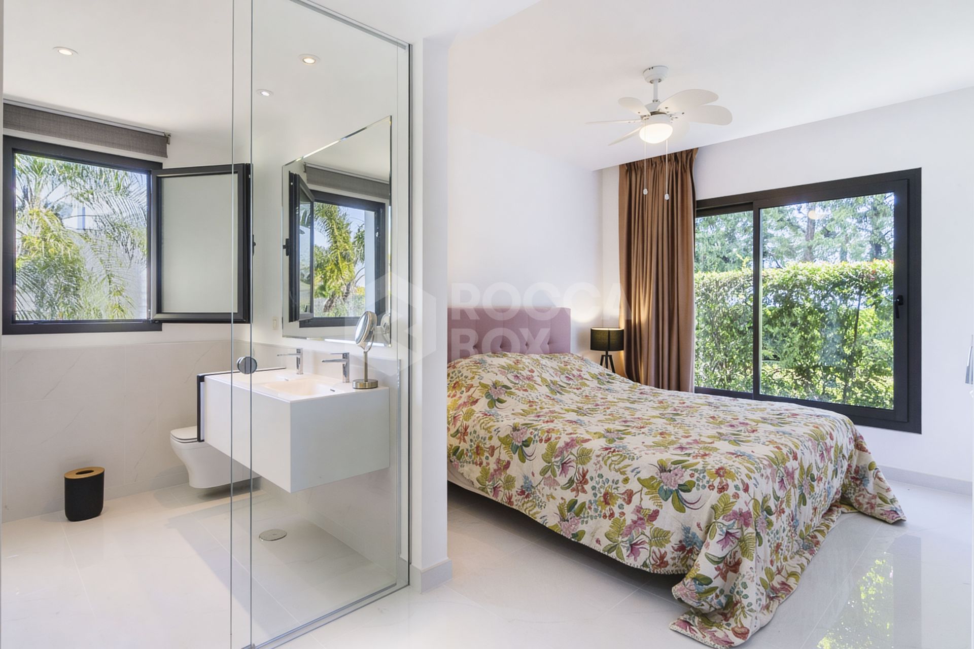 Apartment for sale in New Golden Mile, Estepona East