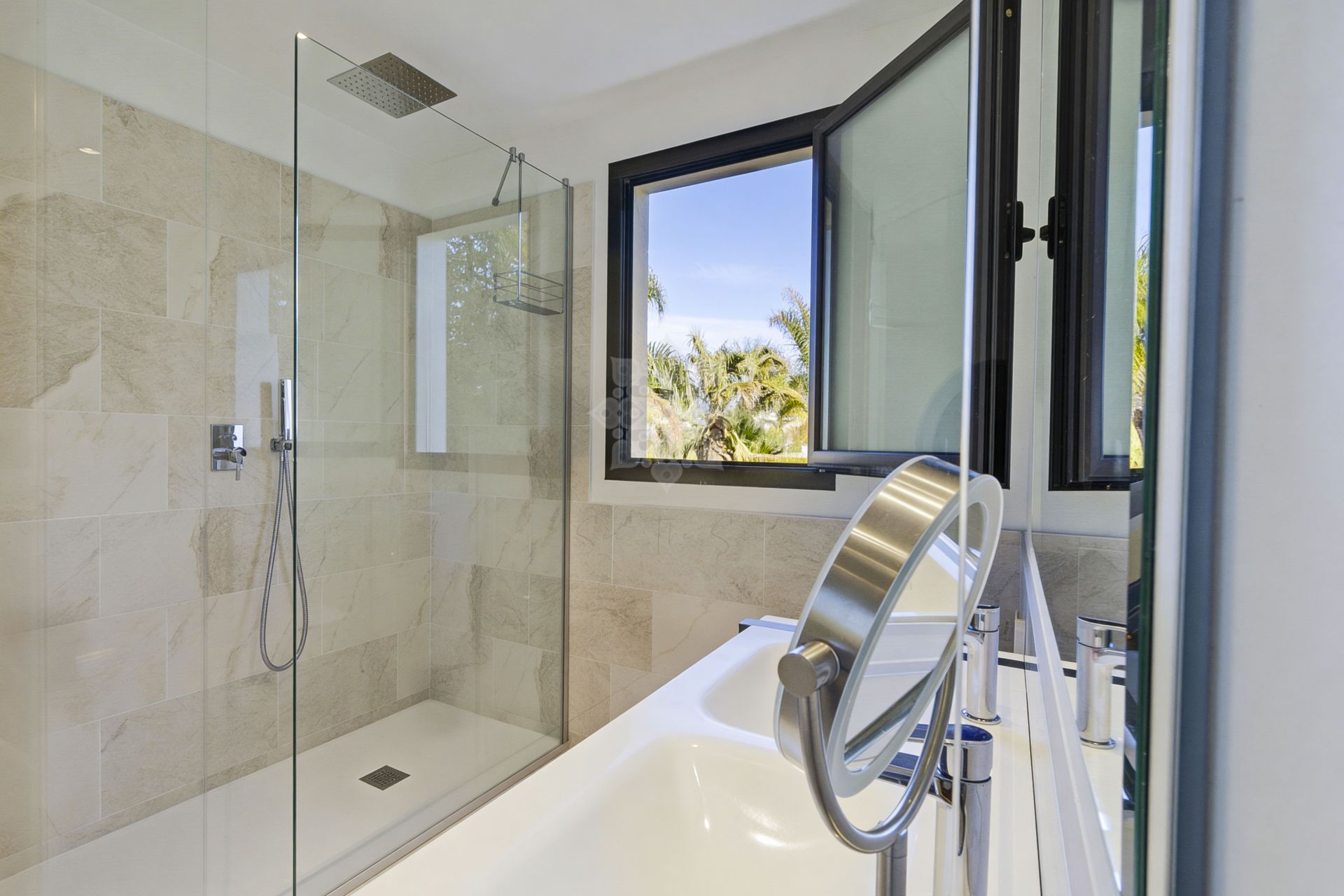 Apartment in New Golden Mile, Estepona