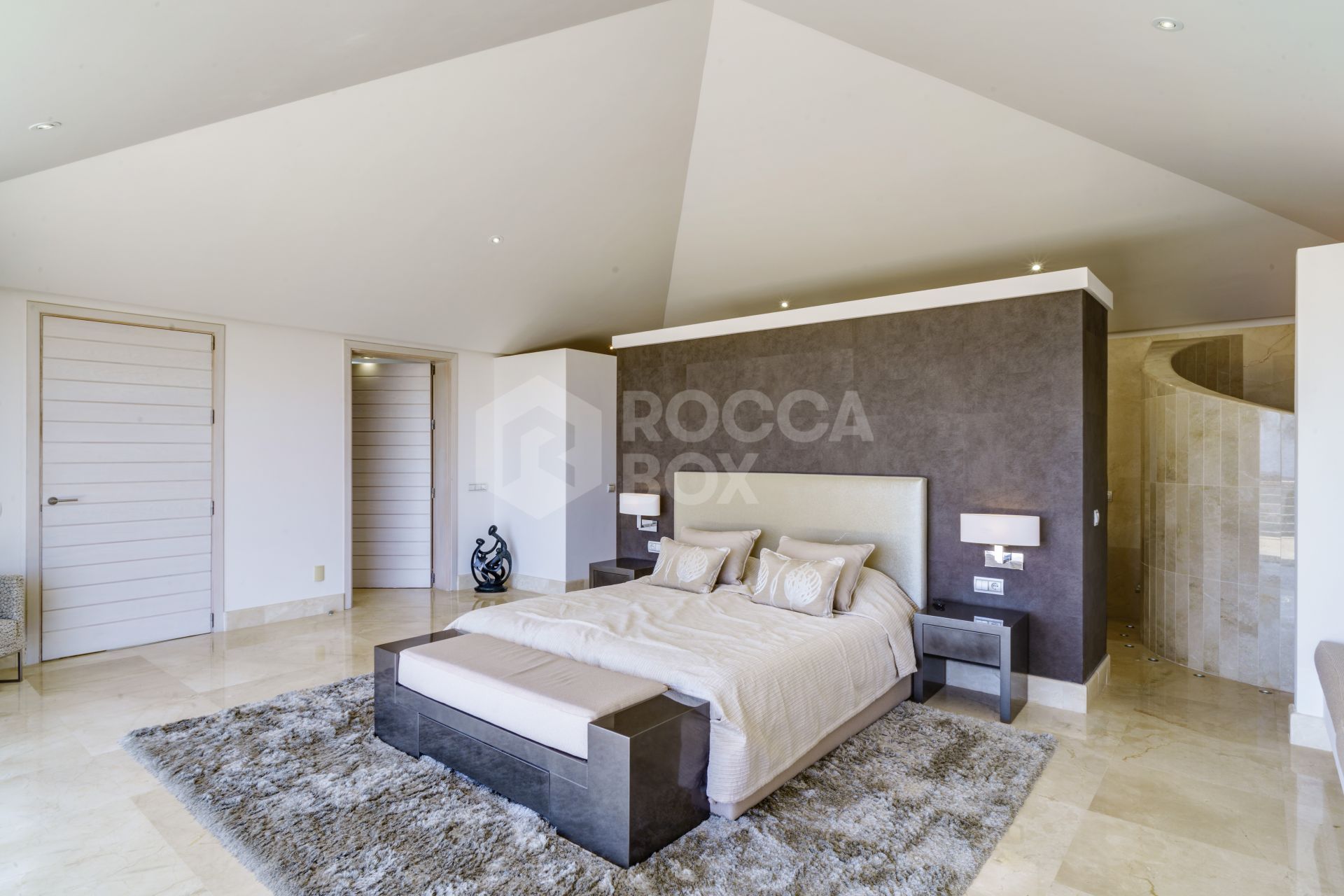 Exceptional Luxury Villa With Stunning Panoramic Views