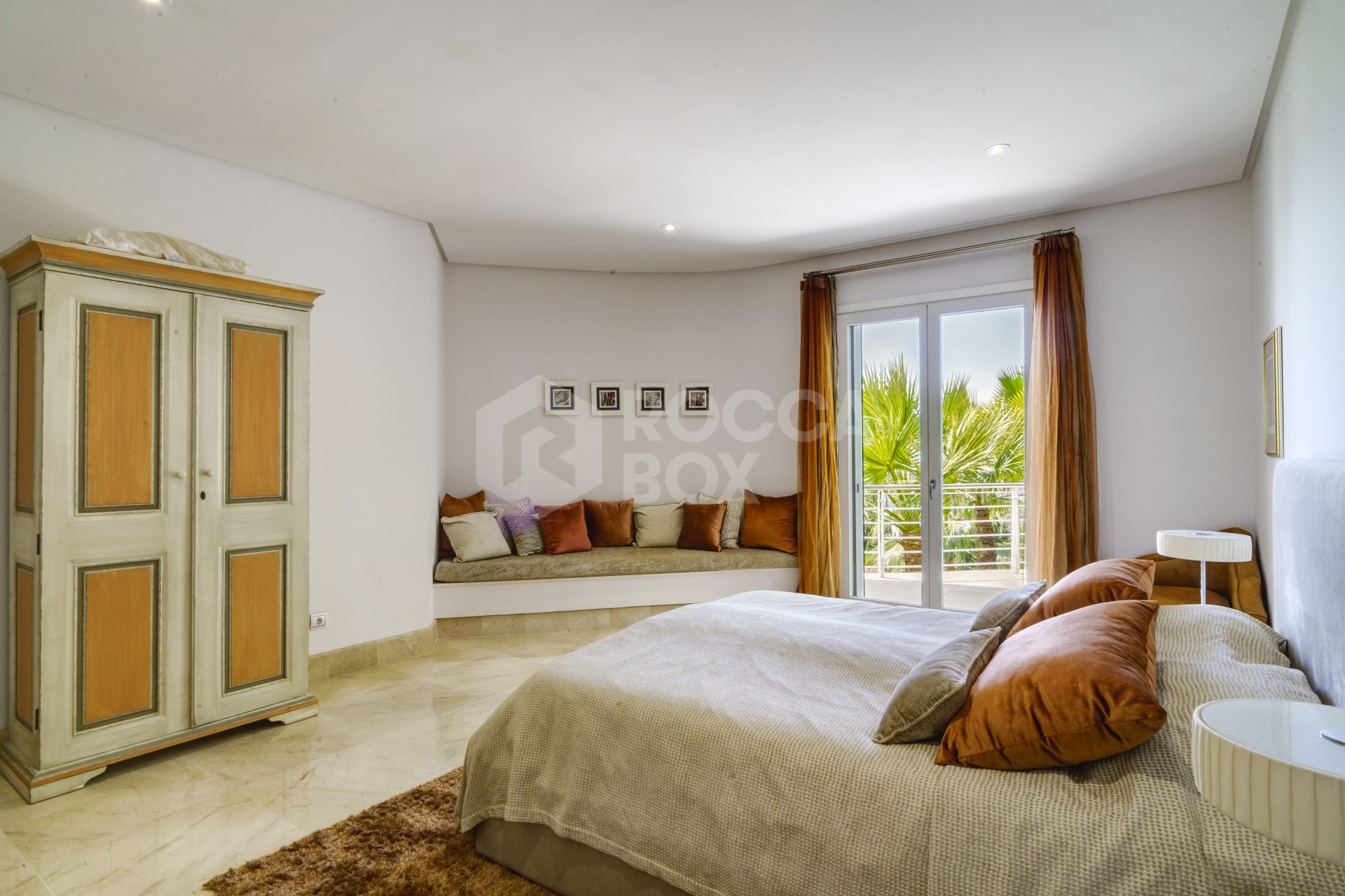 Exceptional Luxury Villa With Stunning Panoramic Views