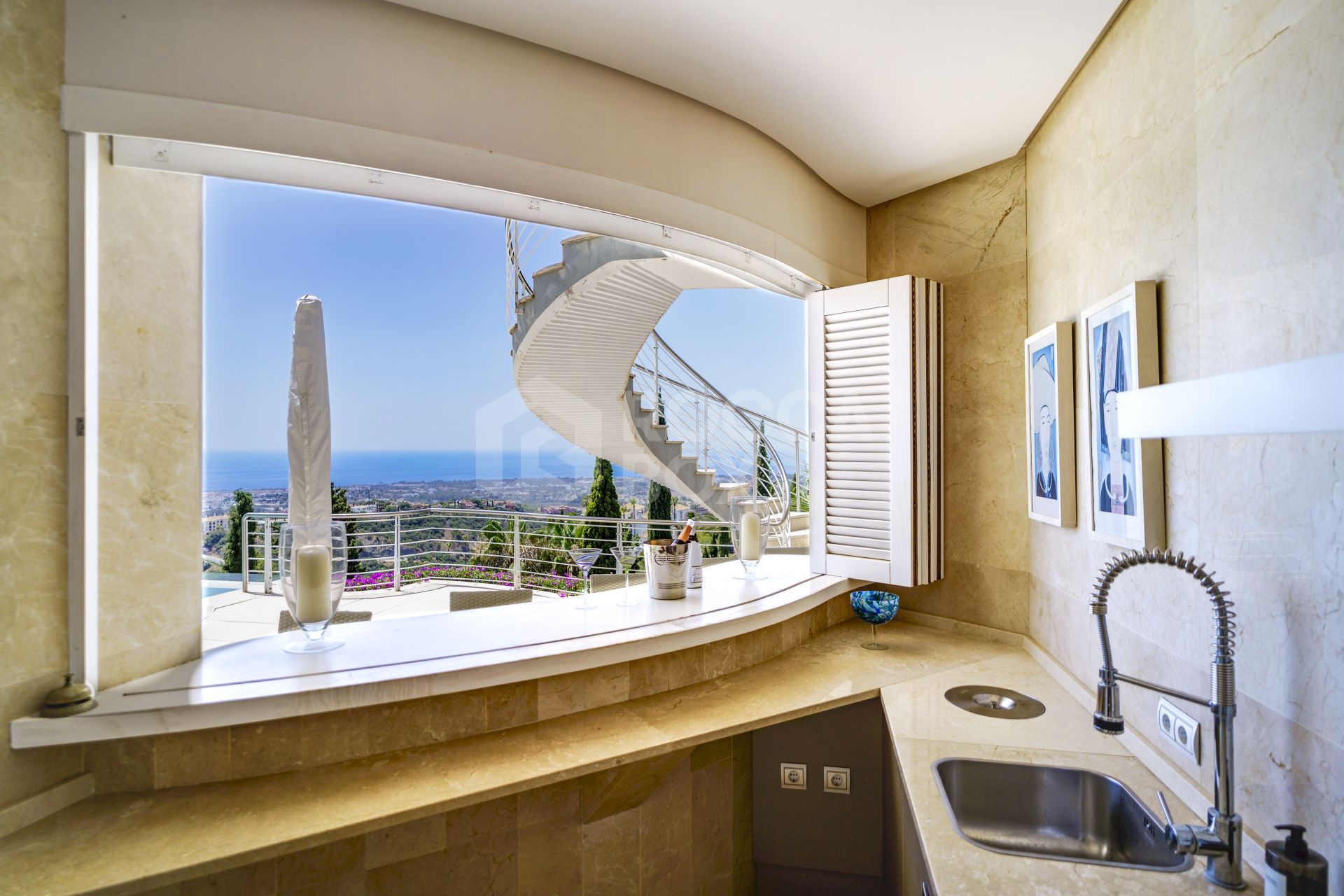 Exceptional Luxury Villa With Stunning Panoramic Views