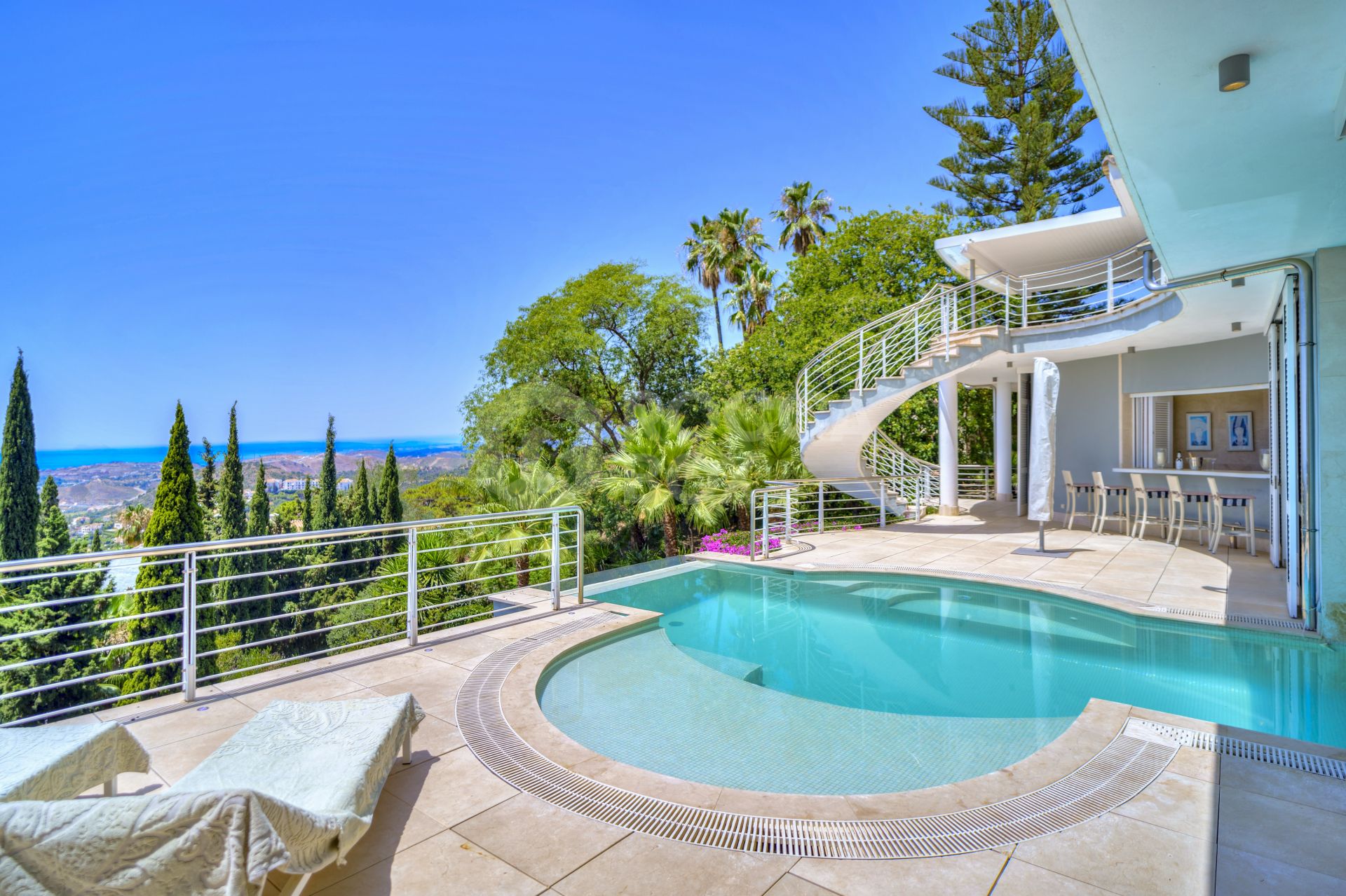 Exceptional Luxury Villa With Stunning Panoramic Views