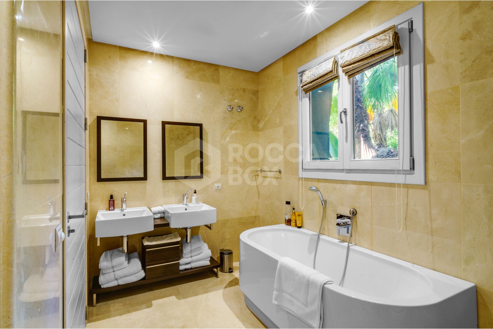 Exceptional Luxury Villa With Stunning Panoramic Views