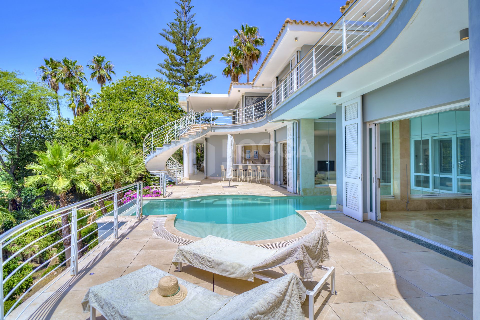 Exceptional Luxury Villa With Stunning Panoramic Views