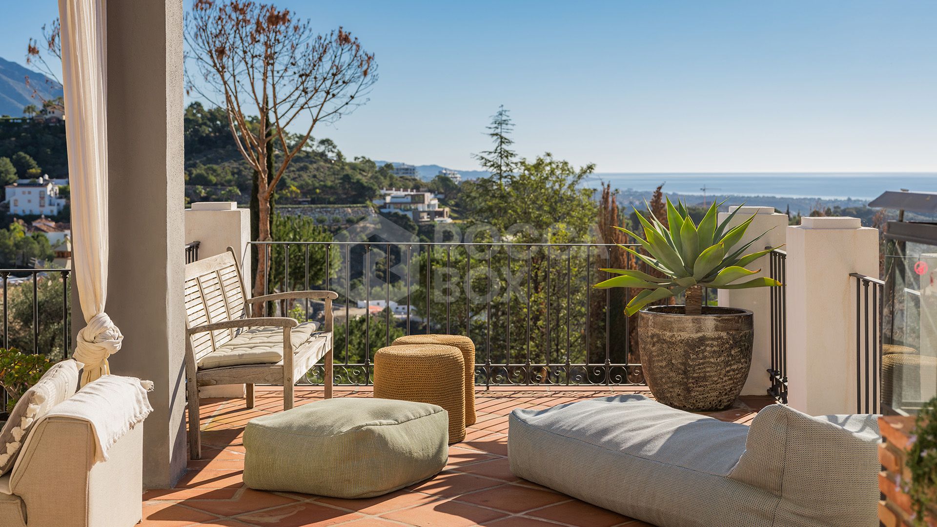 Exquisite Andalusian 4 bed luxury villa with lots of personality for sale in El Madroñal, Benahavis