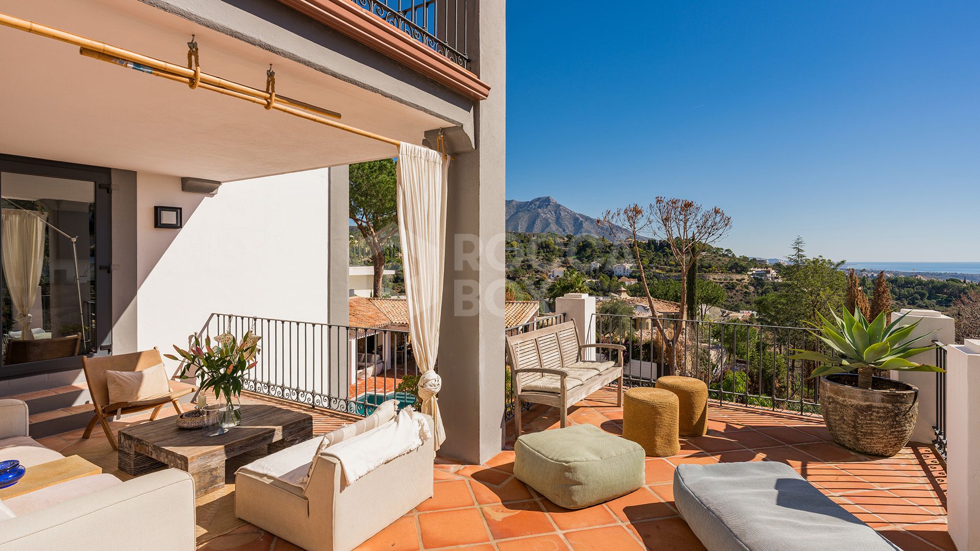 Exquisite Andalusian 4 bed luxury villa with lots of personality for sale in El Madroñal, Benahavis