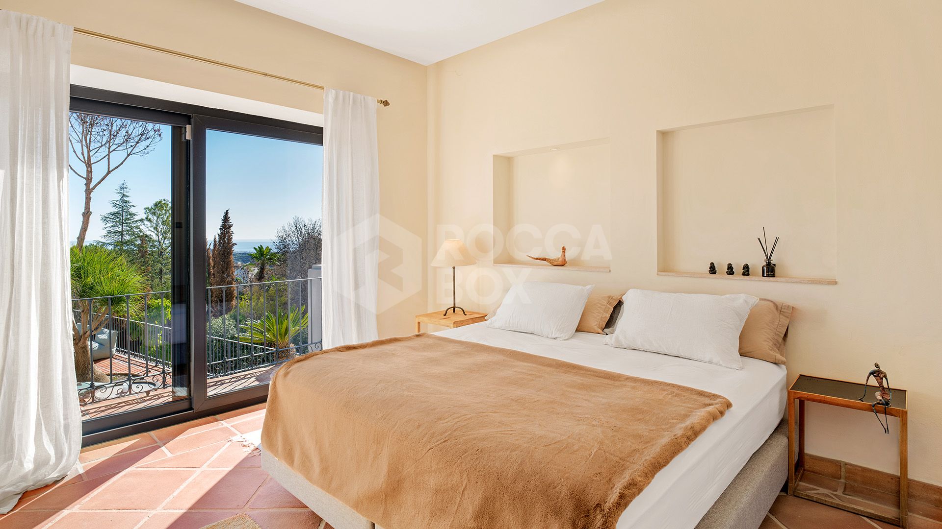 Exquisite Andalusian 4 bed luxury villa with lots of personality for sale in El Madroñal, Benahavis