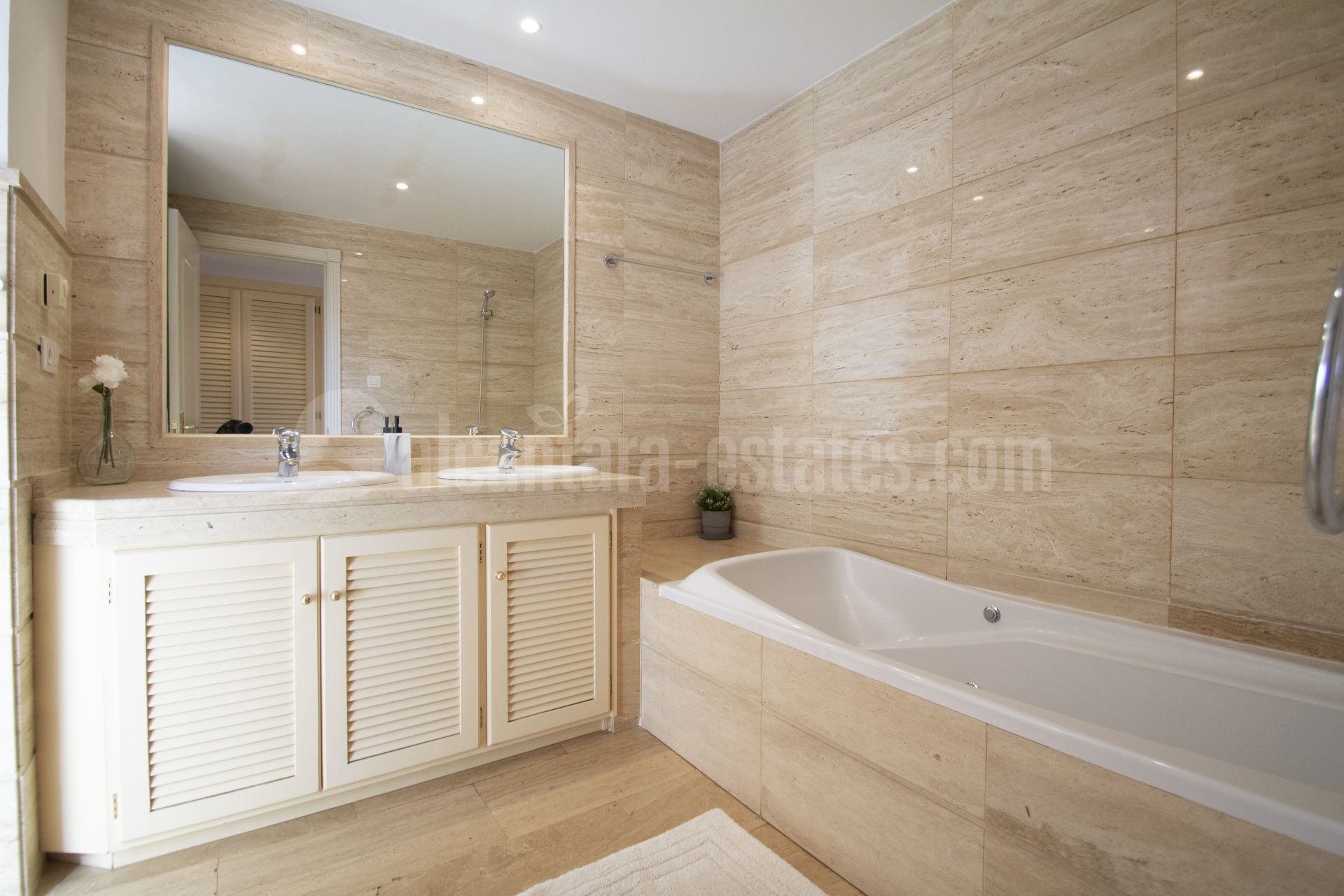 Apartamento en Nueva Andalucia, Marbella