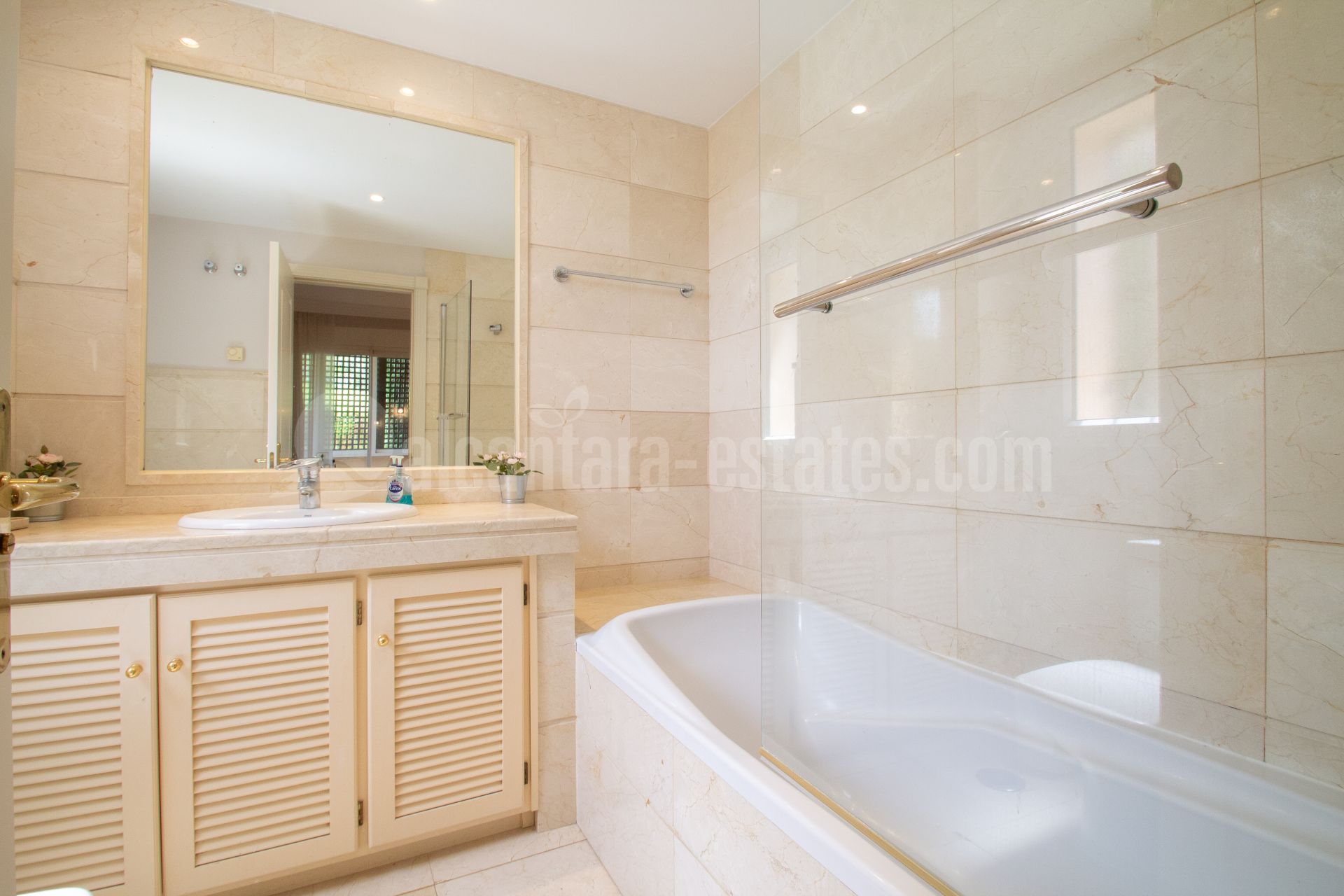 Apartamento en Nueva Andalucia, Marbella