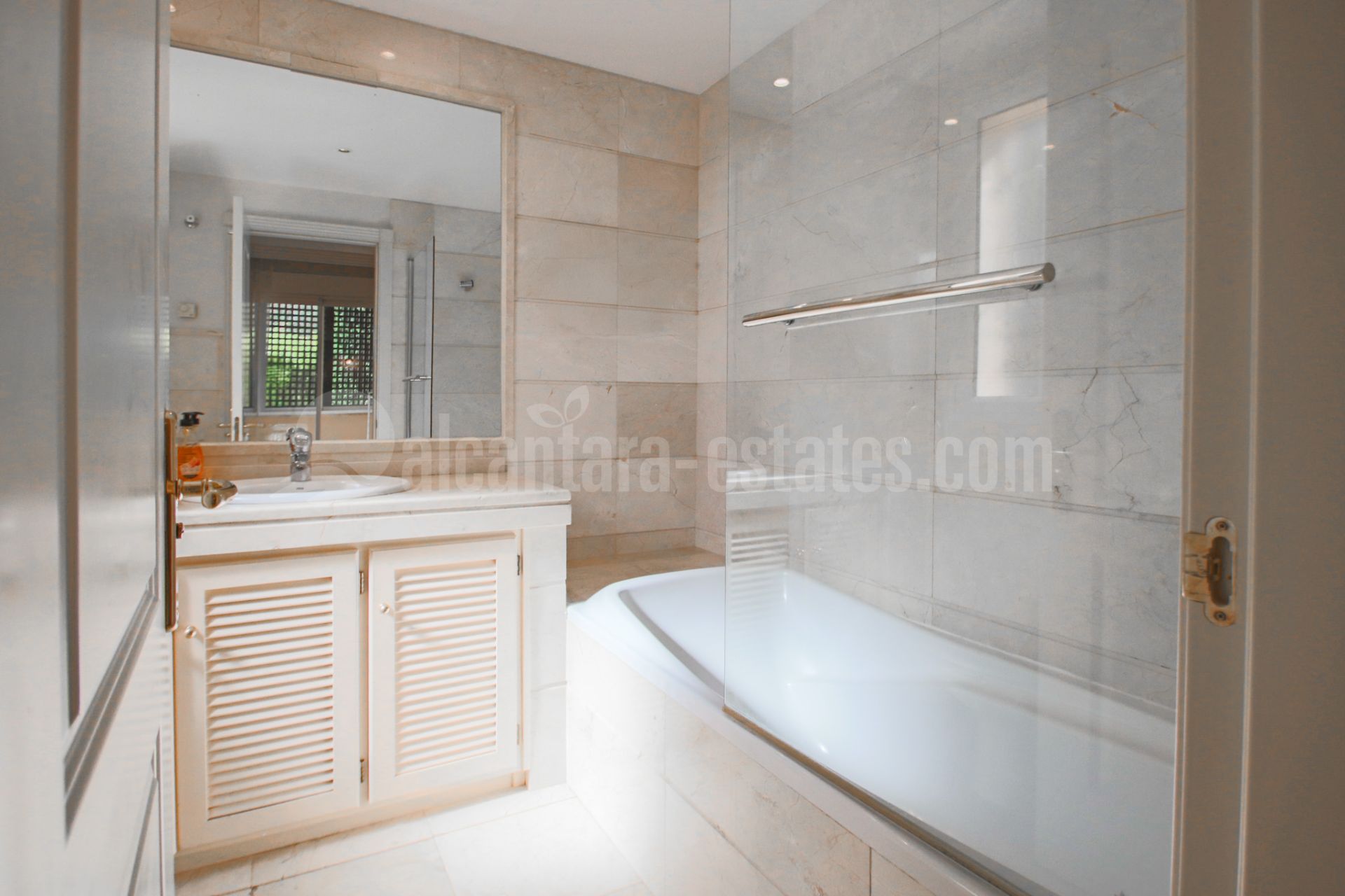 Apartment in Nueva Andalucia, Marbella