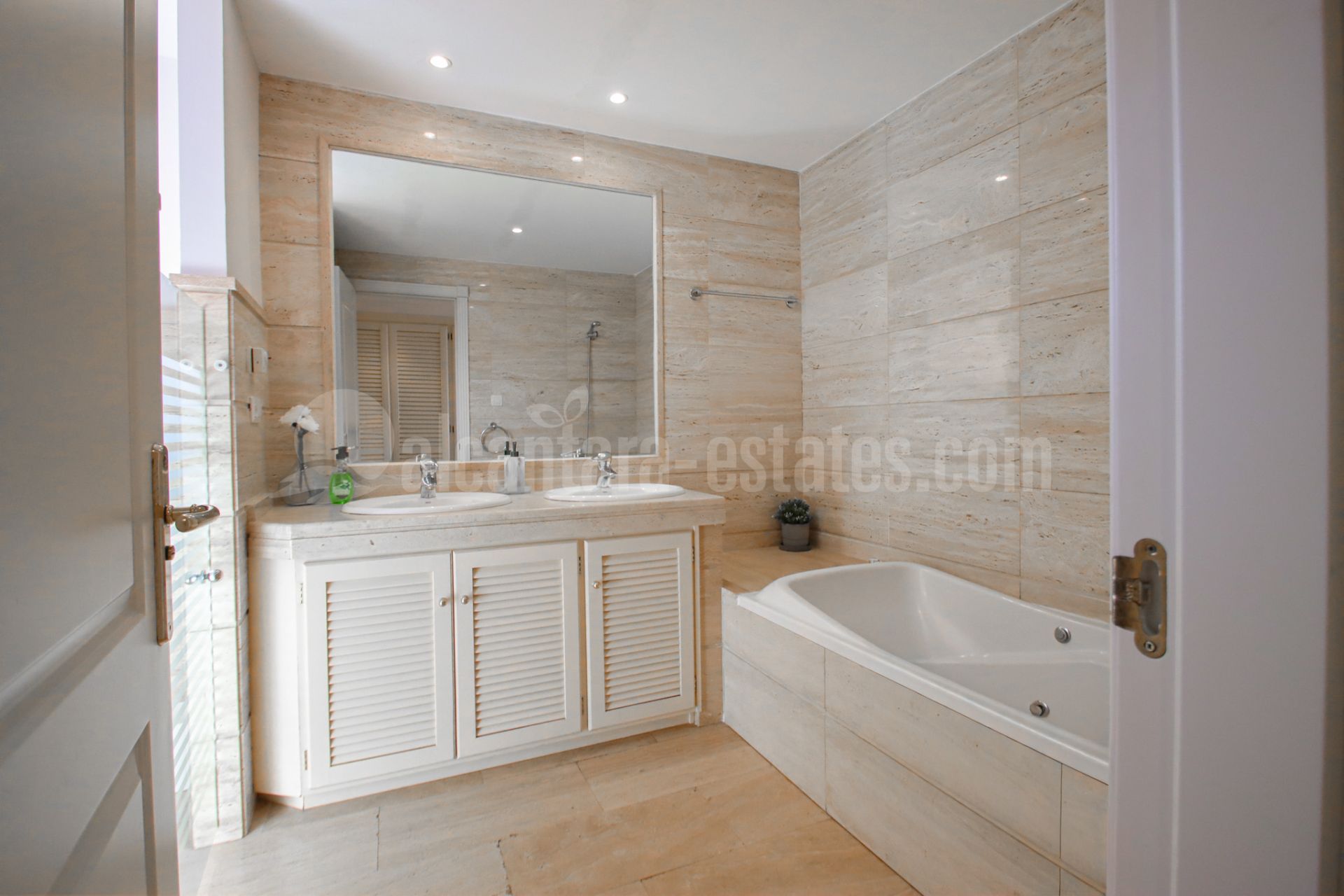 Apartment in Nueva Andalucia, Marbella