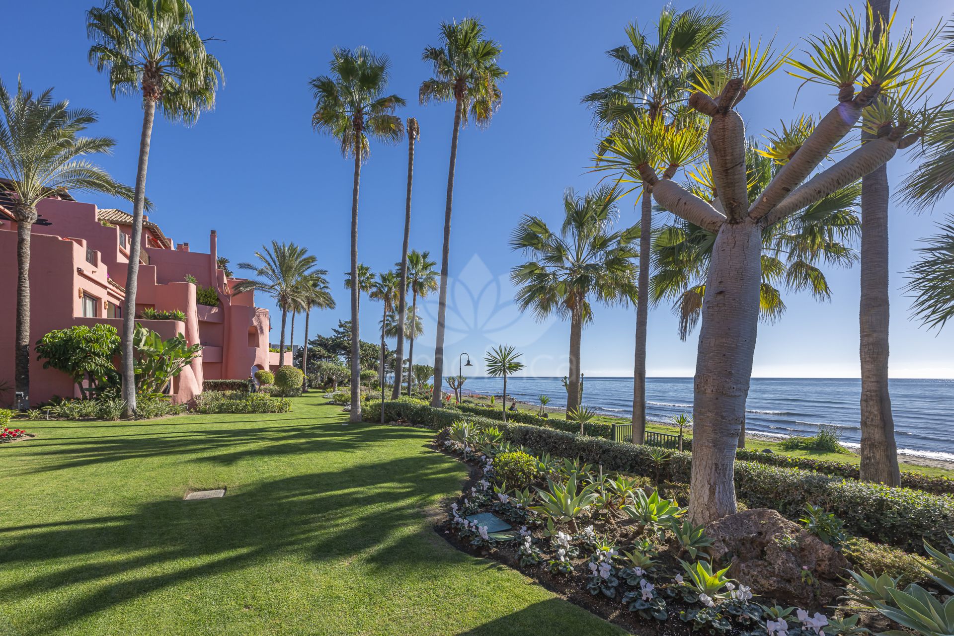 Ground Floor Apartment in Menara Beach, Estepona
