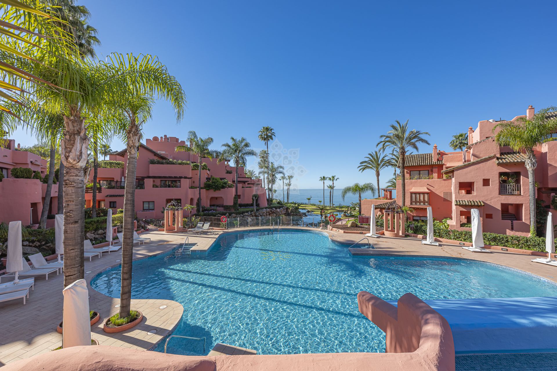 Apartment in Cabo Bermejo, Estepona
