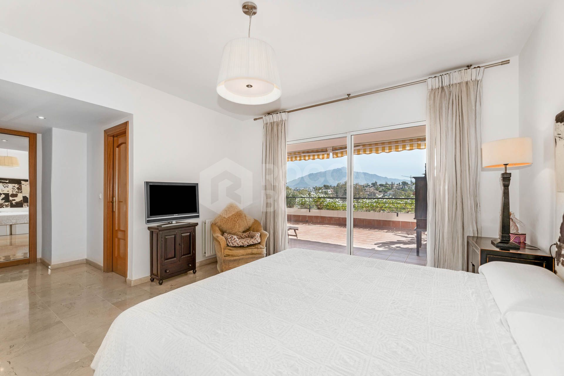 Golf-front Duplex Penthouse with views to La Concha in Guadalmina
