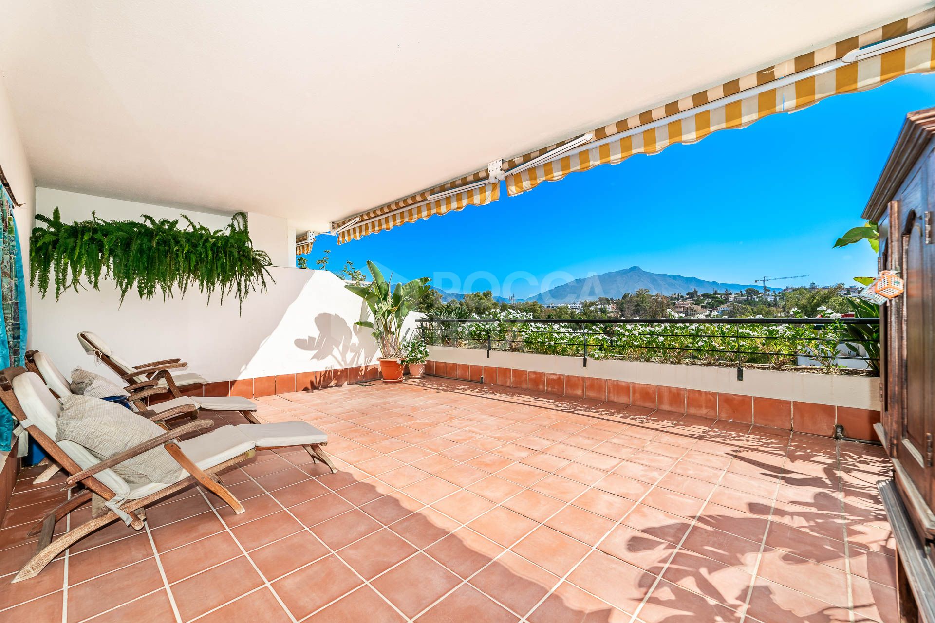 Golf-front Duplex Penthouse with views to La Concha in Guadalmina