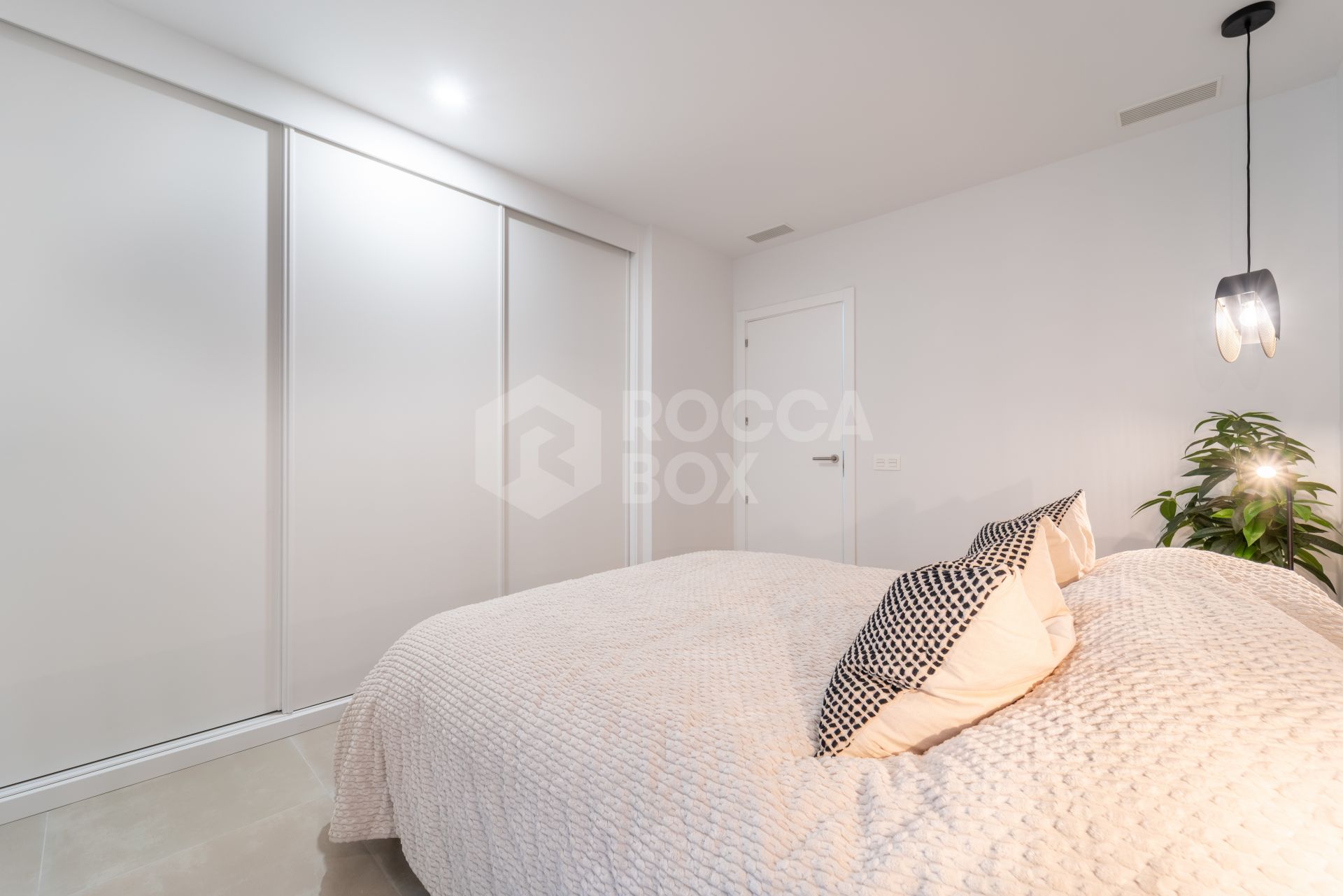 Great New Sea View Apartment in EL Higueron with TL
