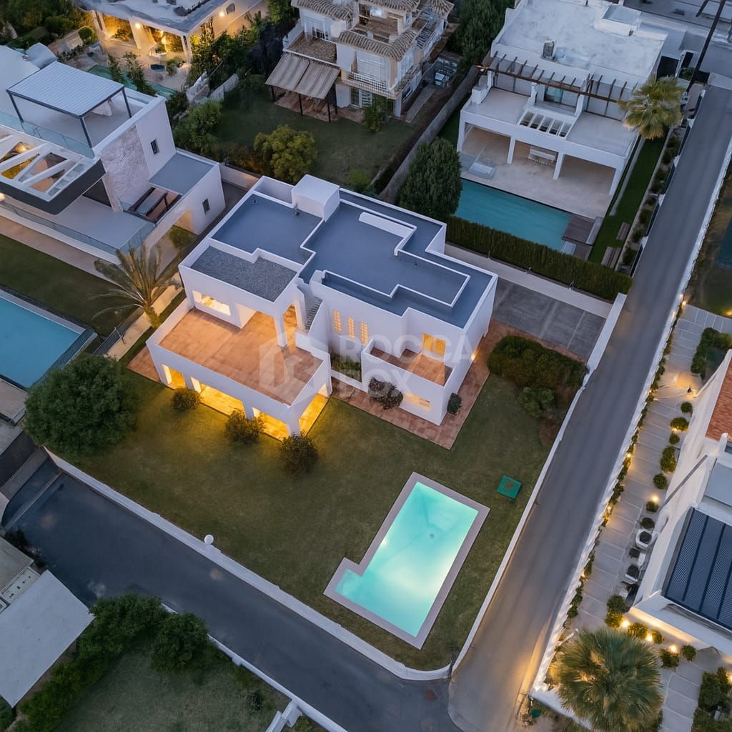 OPPORTUNITY-PRICE JUST REDUCED FOR A QUICK SALE: Stunning Luxury Front Line Beach Villa in Marbesa, Marbella East