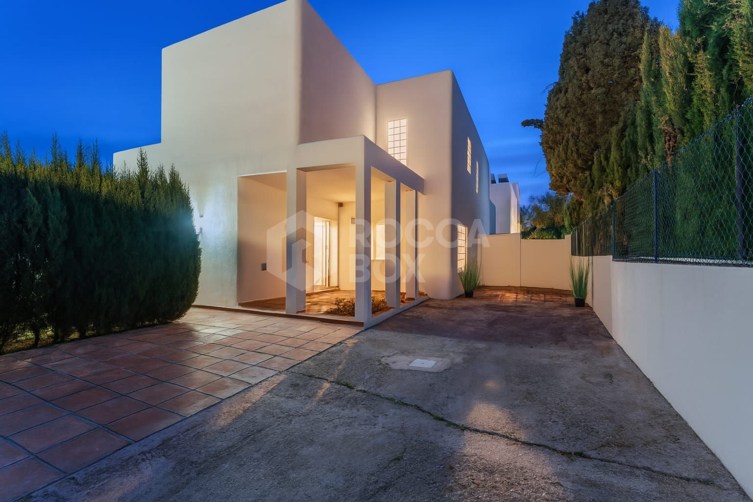 OPPORTUNITY-PRICE JUST REDUCED FOR A QUICK SALE: Stunning Luxury Front Line Beach Villa in Marbesa, Marbella East