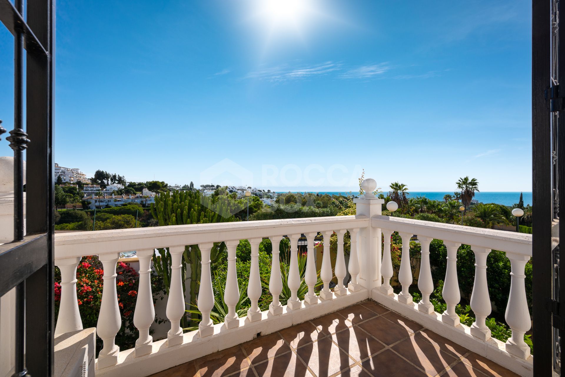 Spacious 4-Bed Townhouse in Calahonda with Panoramic Views and Private Pool