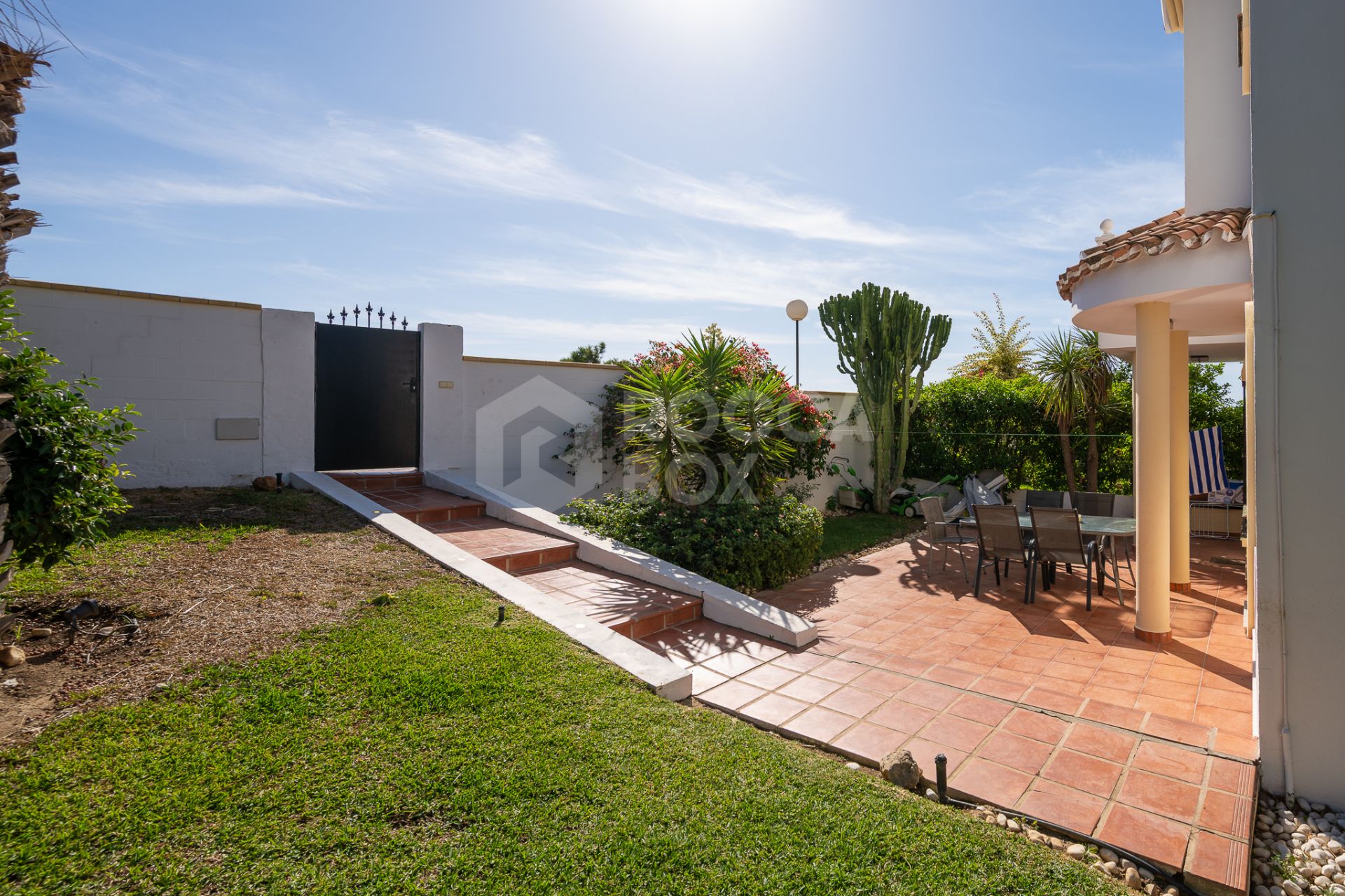 Spacious 4-Bed Townhouse in Calahonda with Panoramic Views and Private Pool