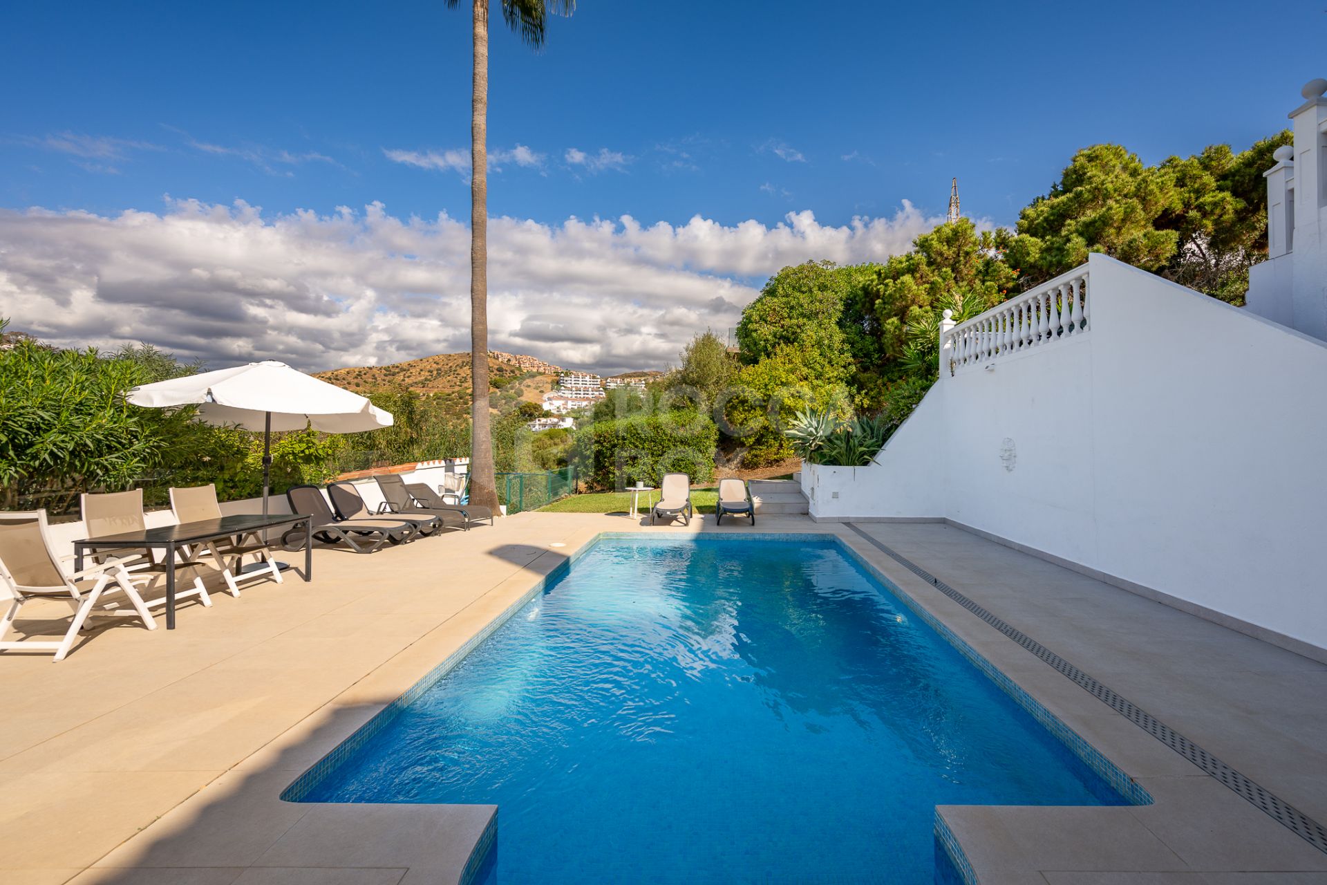 Spacious 4-Bed Townhouse in Calahonda with Panoramic Views and Private Pool