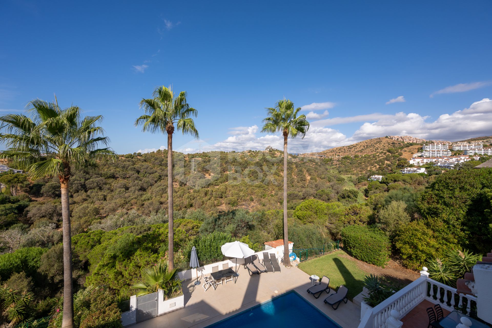 Spacious 4-Bed Townhouse in Calahonda with Panoramic Views and Private Pool