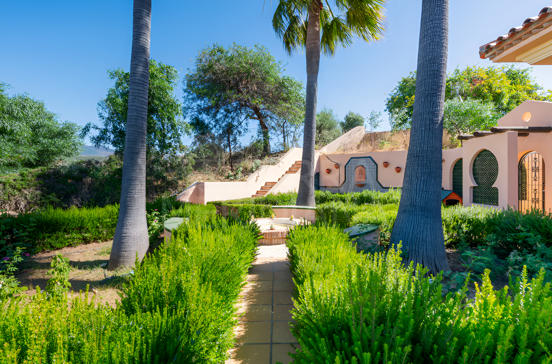 Villa in Estepona East, Estepona