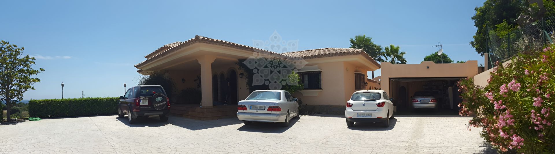 Villa in Estepona East, Estepona