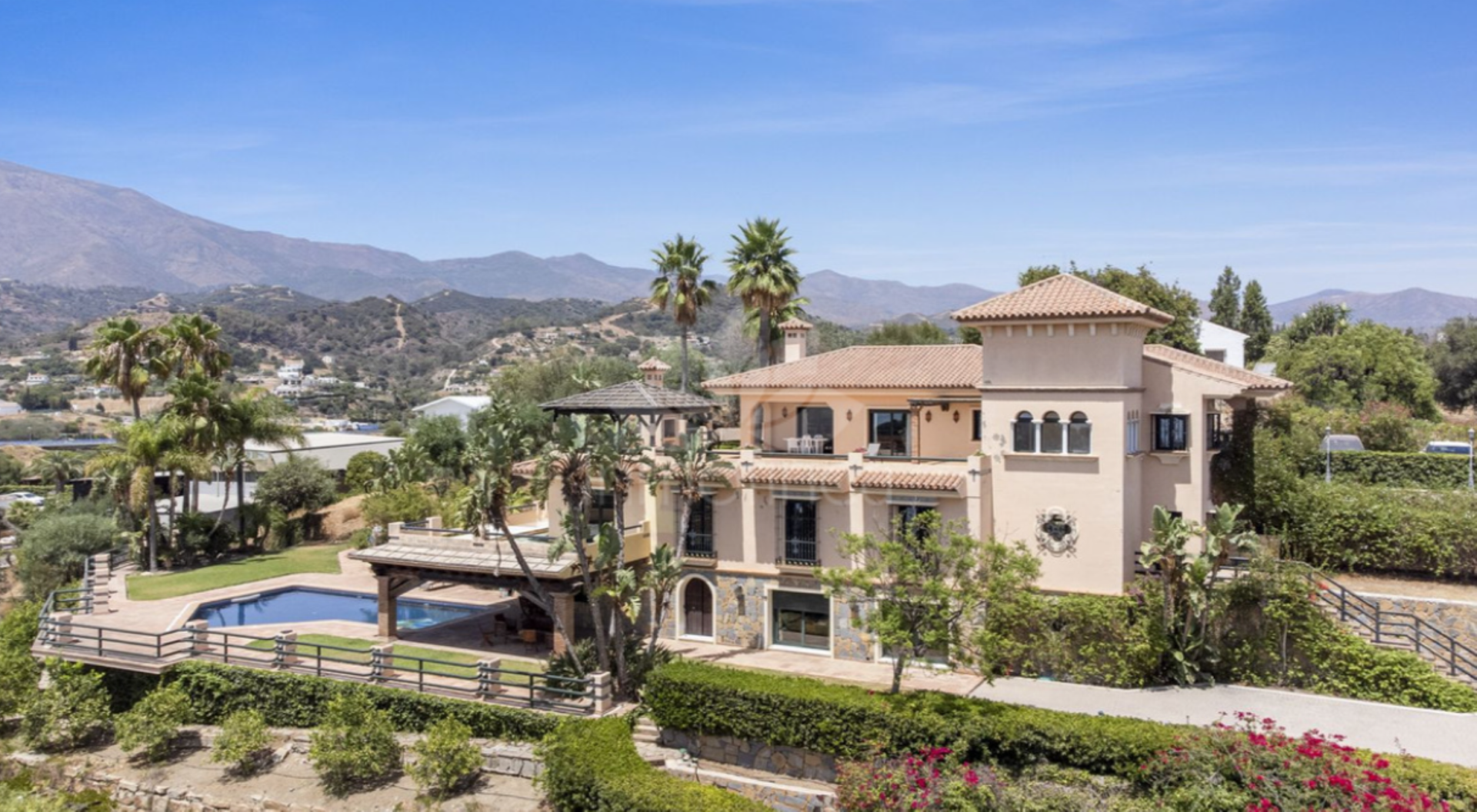 Villa in Estepona East, Estepona