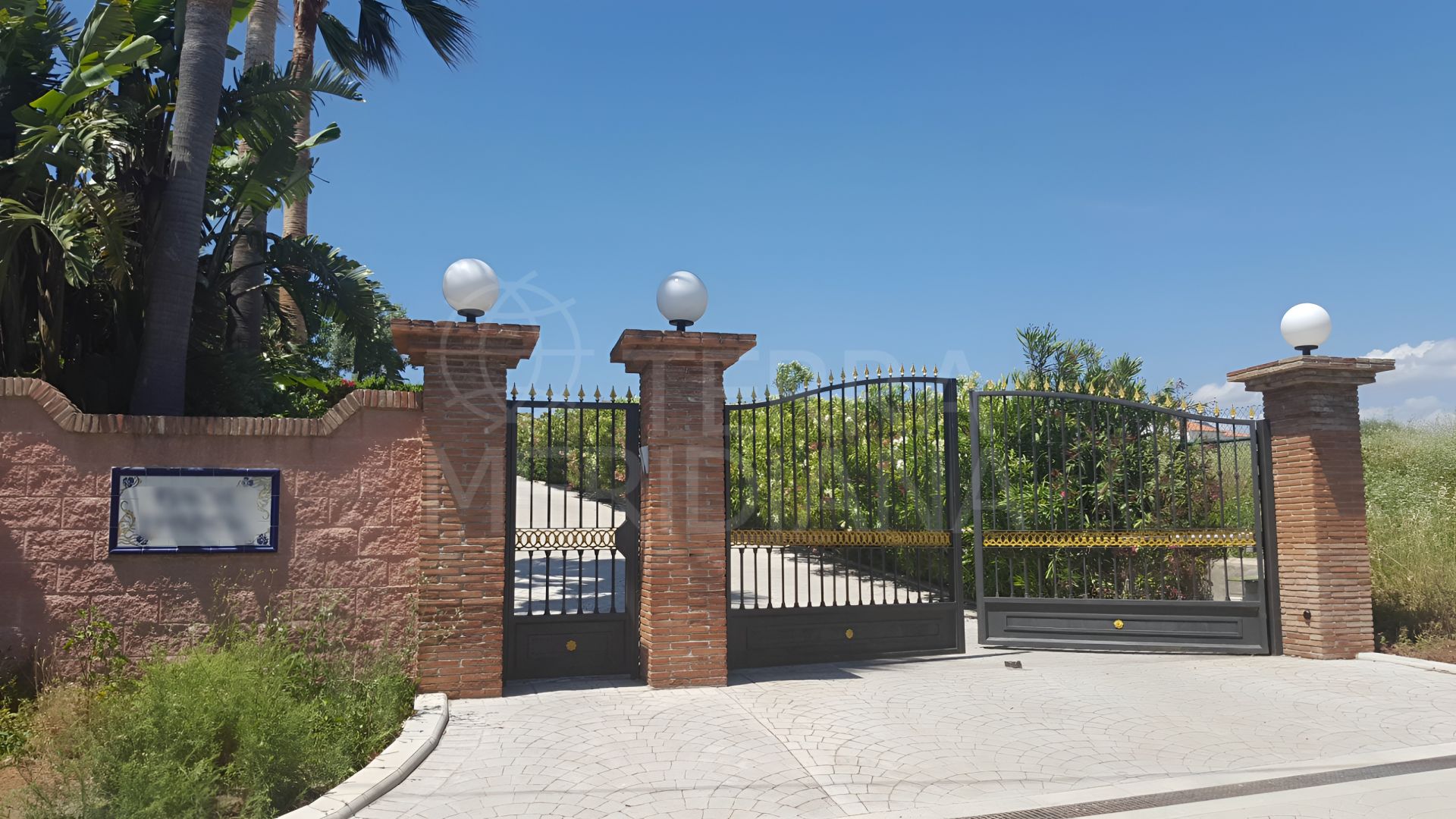 Villa in Estepona East, Estepona