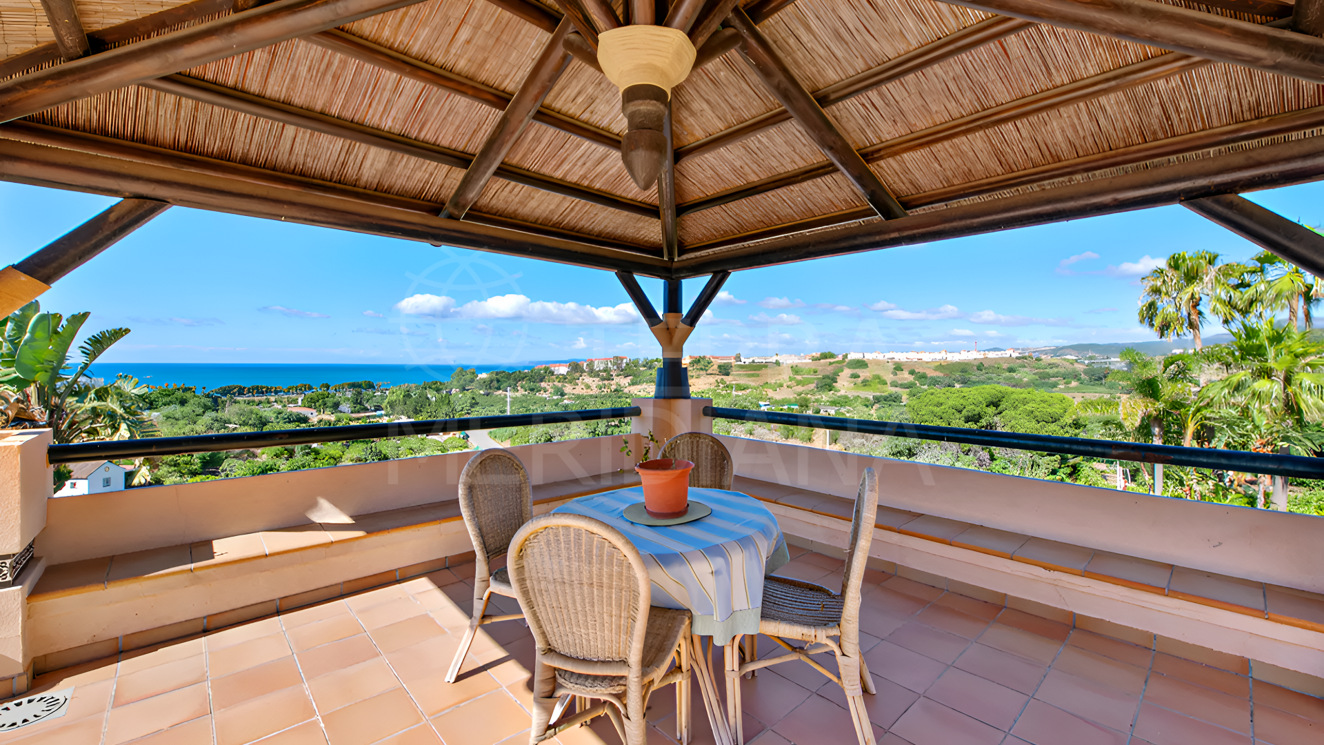 Villa in Estepona East, Estepona