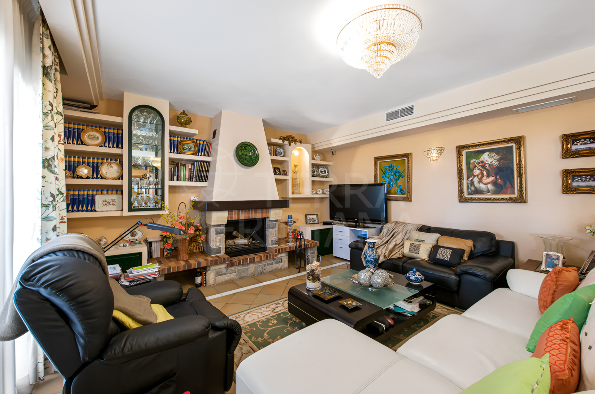 Villa in Estepona East, Estepona