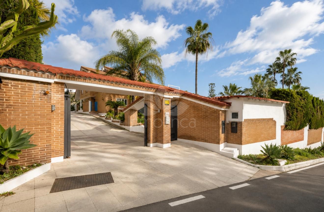 Villa in El Paraiso, Estepona