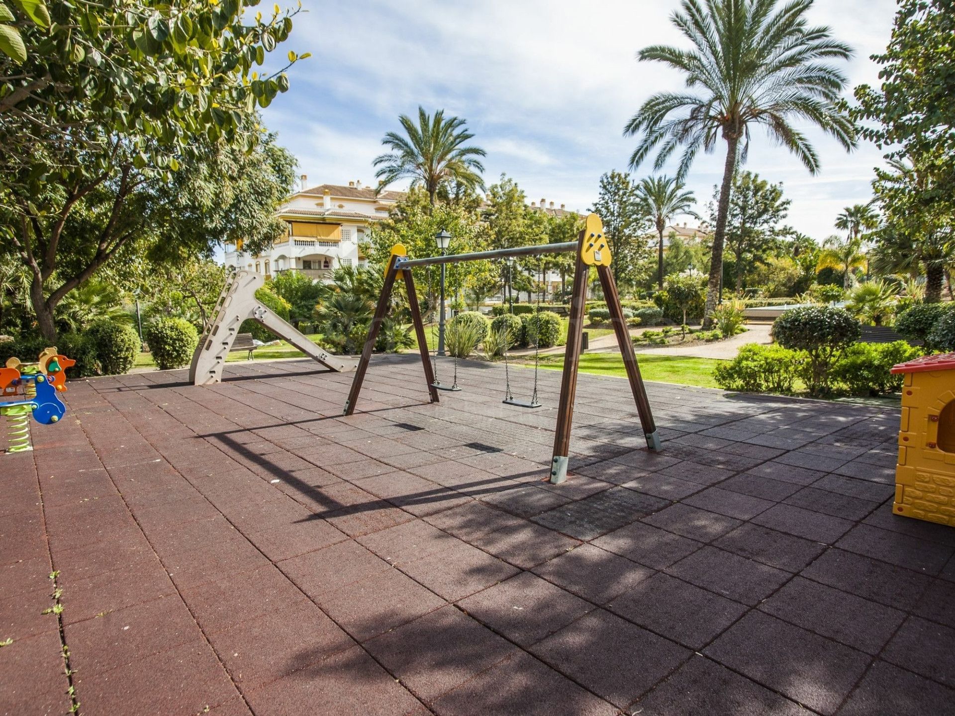 Apartamento Planta Baja en La Dama de Noche, Marbella